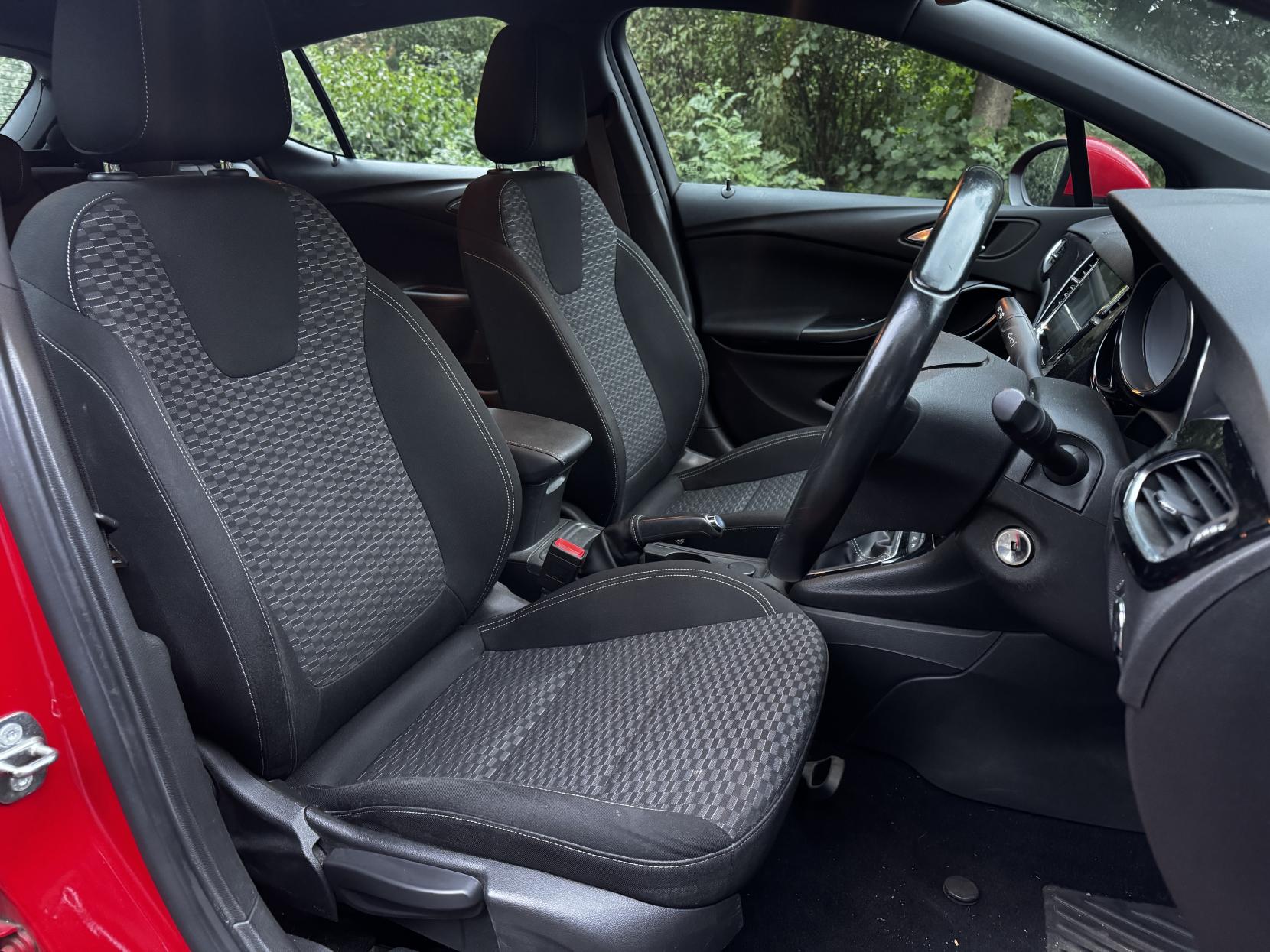 Vauxhall Astra 1.0i Turbo ecoFLEX SRi Nav Hatchback 5dr Petrol Manual Euro 6 (s/s) (105 ps)