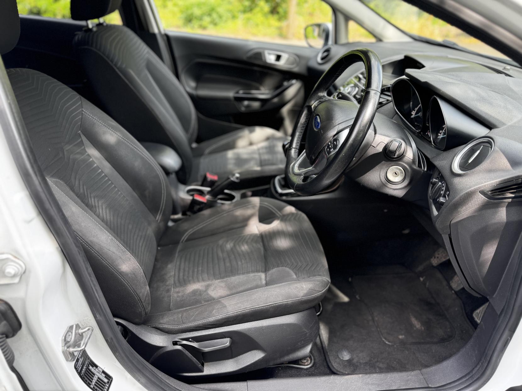 Ford Fiesta 1.0T EcoBoost Titanium Hatchback 5dr Petrol Manual Euro 5 (s/s) (125 ps)