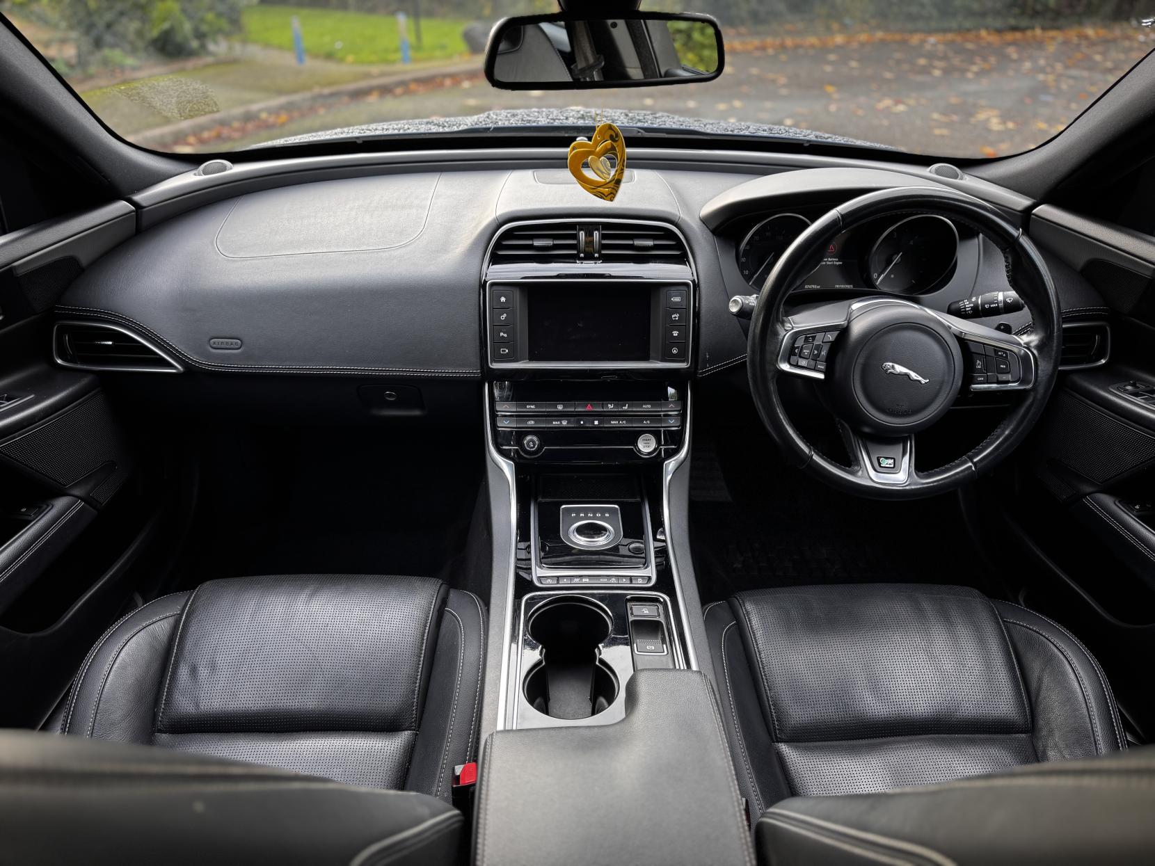 Jaguar XE 2.0d R-Sport Saloon 4dr Diesel Auto Euro 6 (s/s) (180 ps)