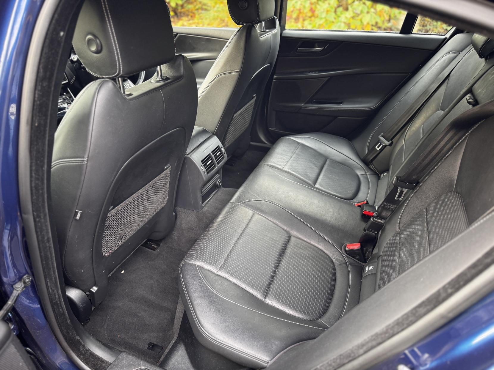 Jaguar XE 2.0d R-Sport Saloon 4dr Diesel Auto Euro 6 (s/s) (180 ps)