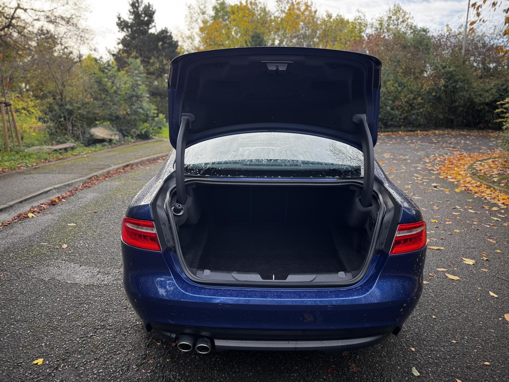 Jaguar XE 2.0d R-Sport Saloon 4dr Diesel Auto Euro 6 (s/s) (180 ps)