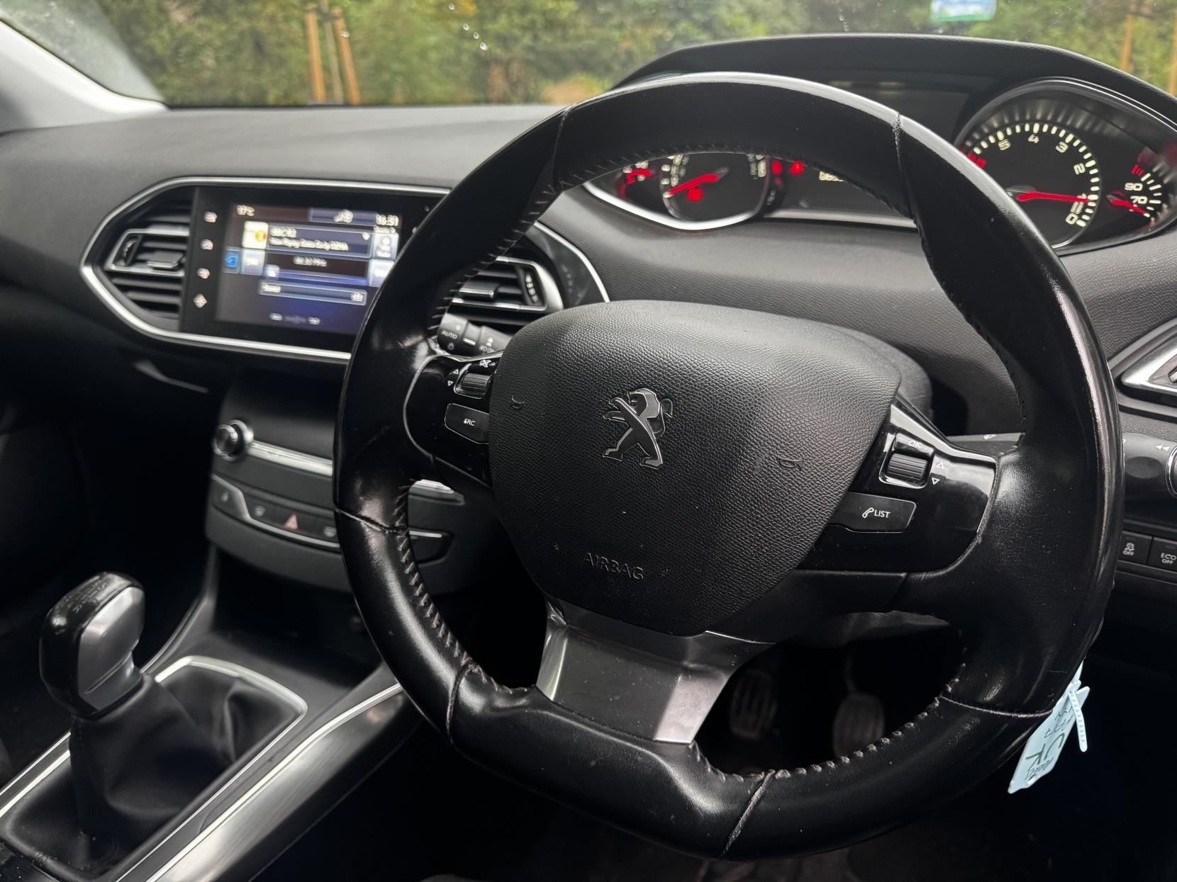 Peugeot 308 1.2 PureTech Allure Hatchback 5dr Petrol Manual Euro 6 (s/s) (110 ps)
