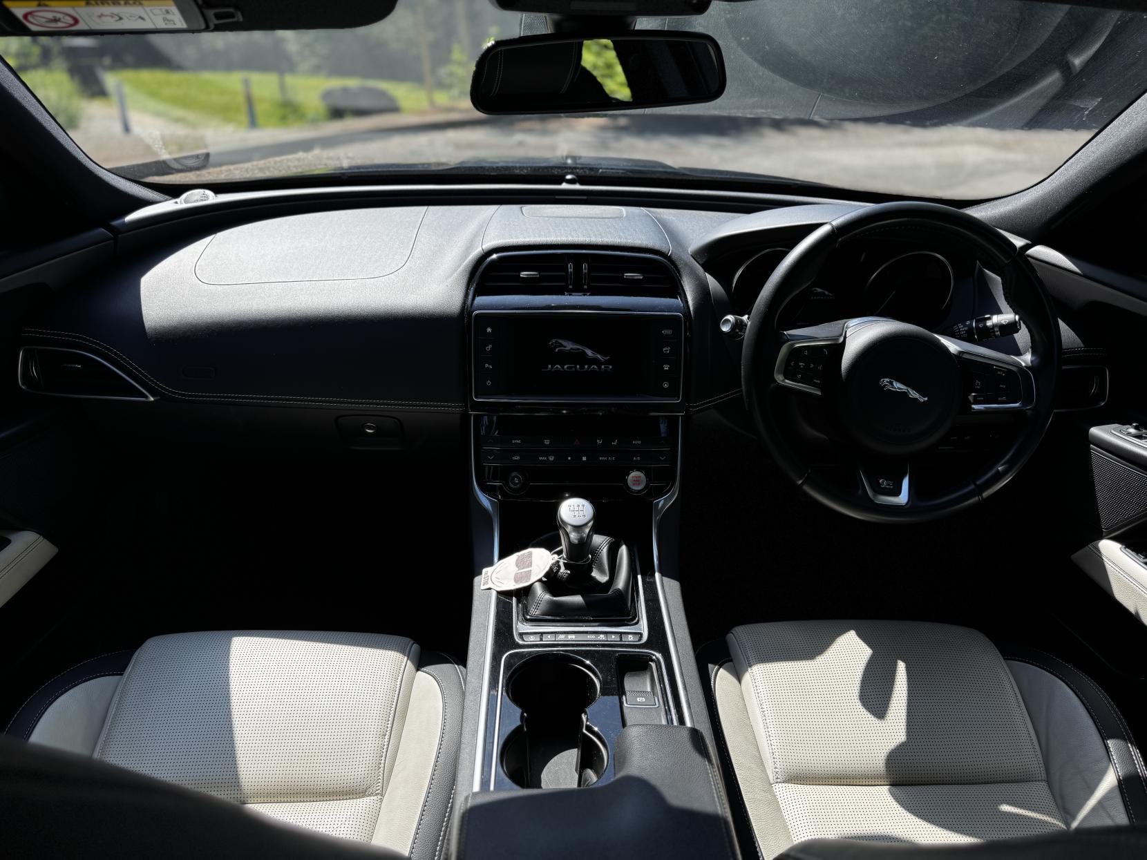 Jaguar XE 2.0d R-Sport Saloon 4dr Diesel Manual Euro 6 (s/s) (163 ps)