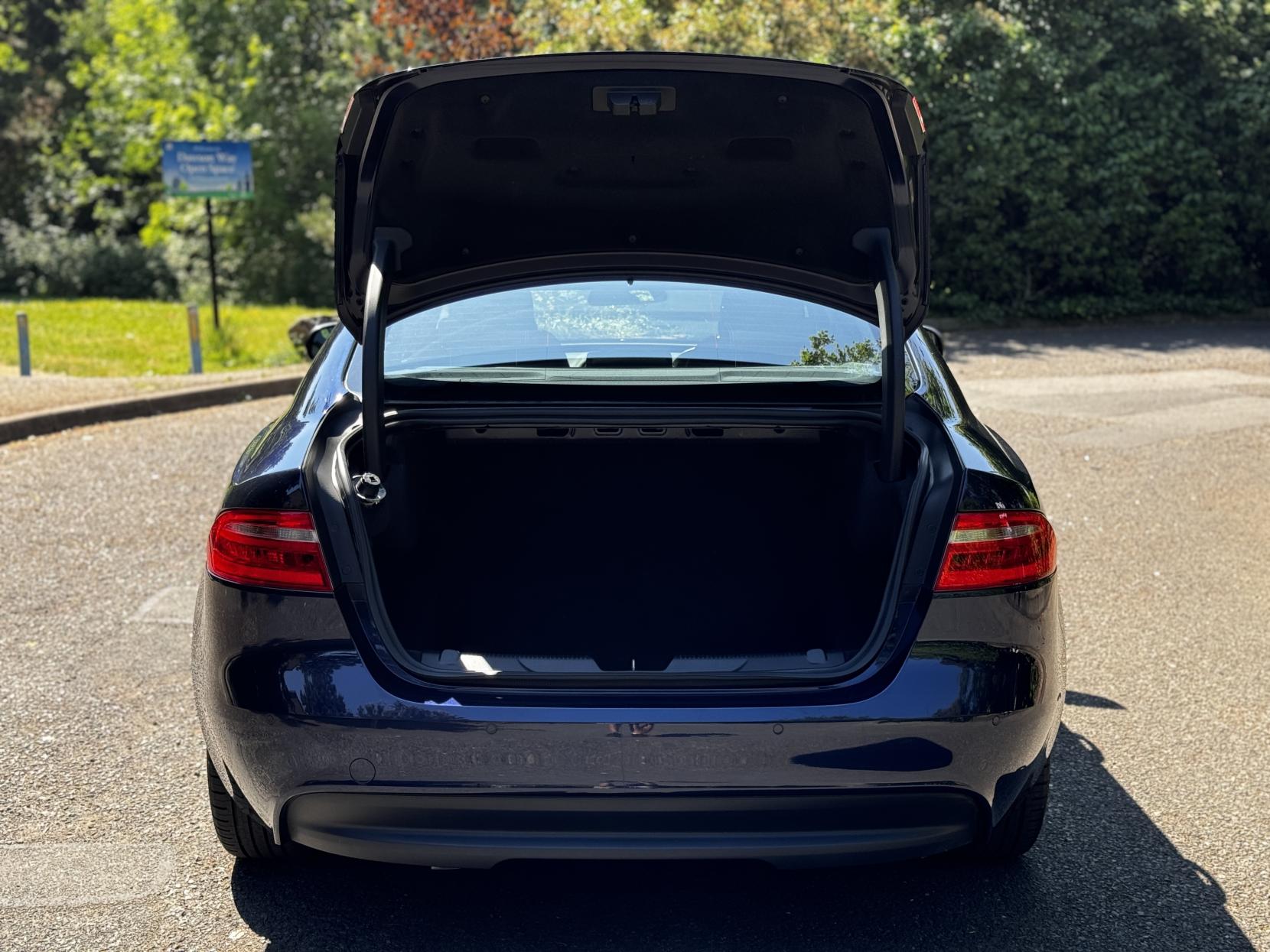Jaguar XE 2.0d R-Sport Saloon 4dr Diesel Manual Euro 6 (s/s) (163 ps)
