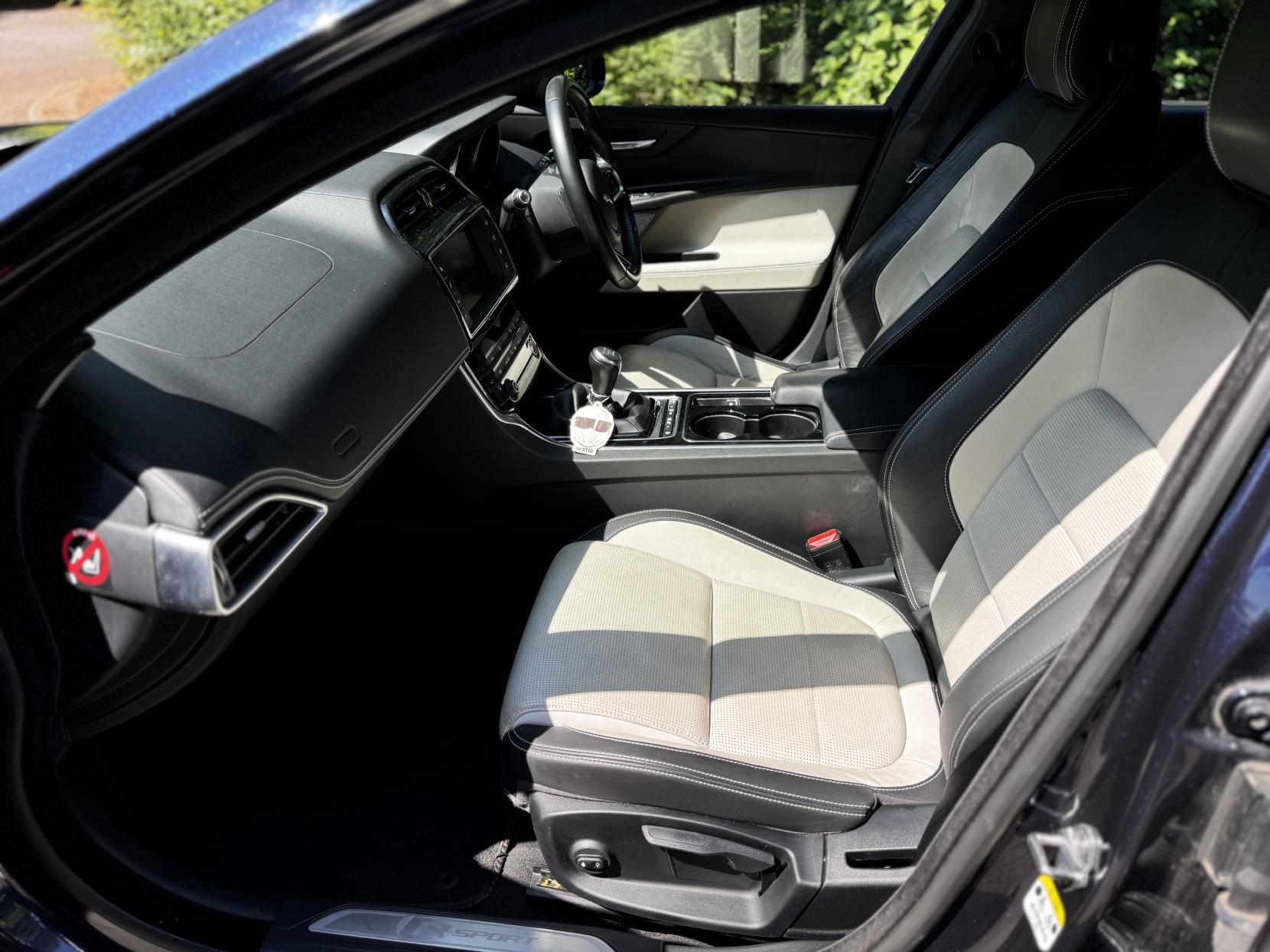 Jaguar XE 2.0d R-Sport Saloon 4dr Diesel Manual Euro 6 (s/s) (163 ps)