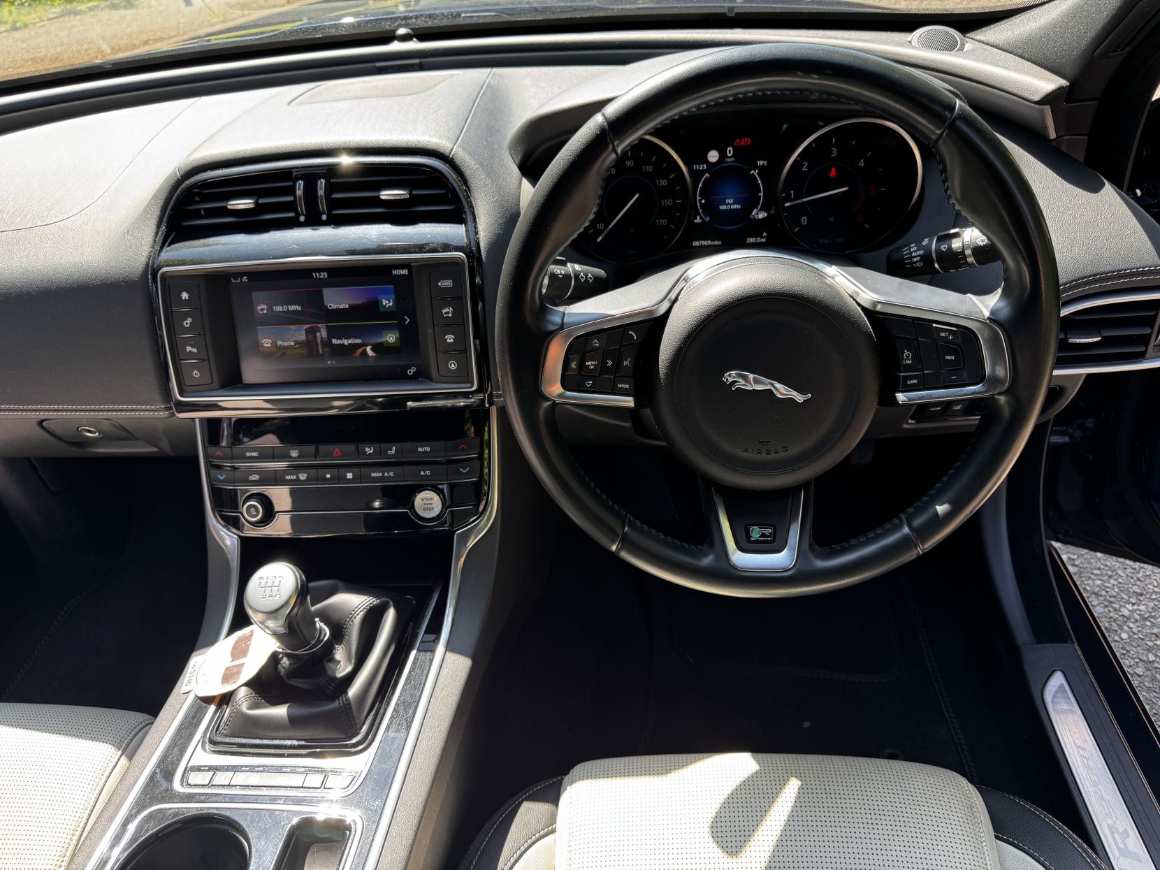 Jaguar XE 2.0d R-Sport Saloon 4dr Diesel Manual Euro 6 (s/s) (163 ps)
