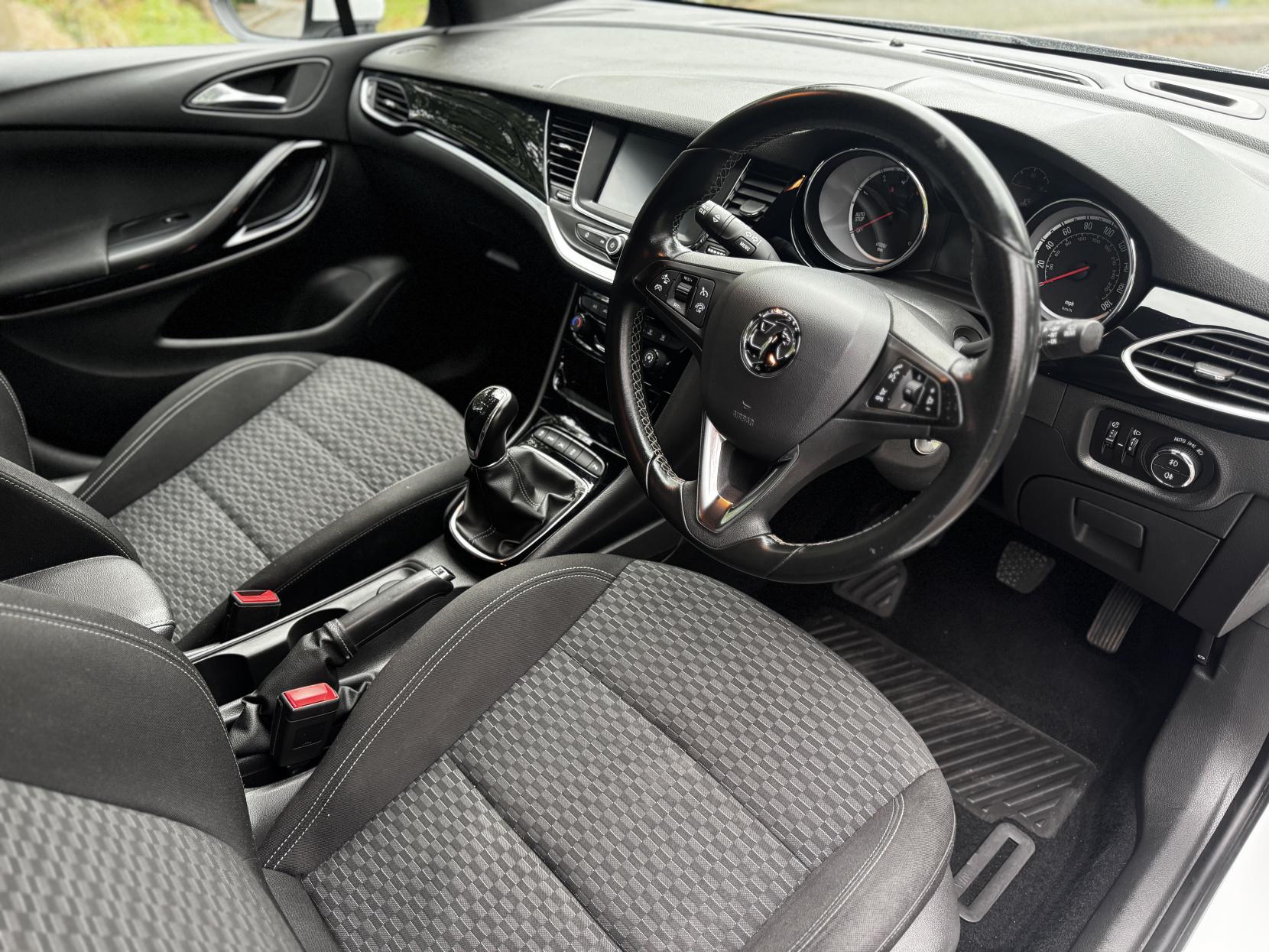 Vauxhall Astra 1.6 CDTi BlueInjection SRi Hatchback 5dr Diesel Manual Euro 6 (s/s) (136 ps)
