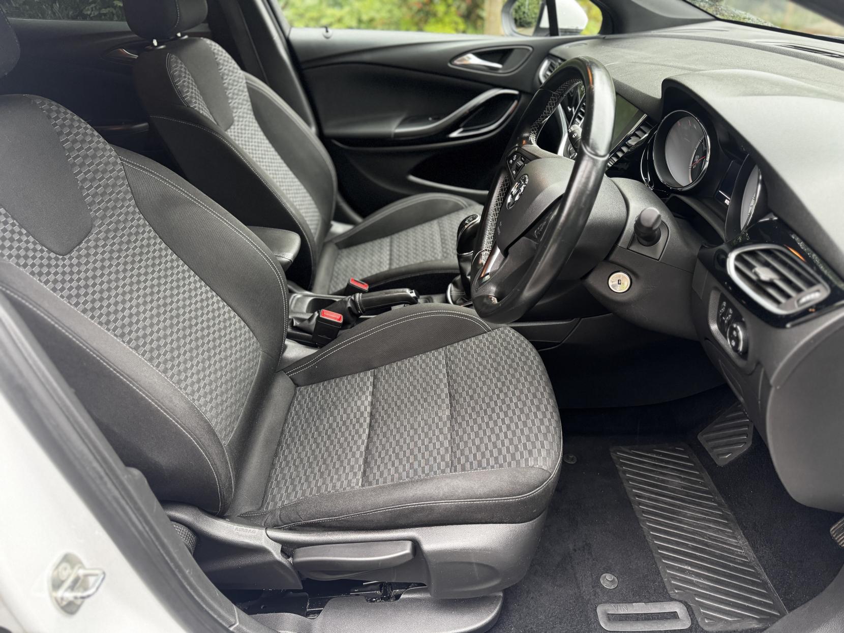 Vauxhall Astra 1.6 CDTi BlueInjection SRi Hatchback 5dr Diesel Manual Euro 6 (s/s) (136 ps)