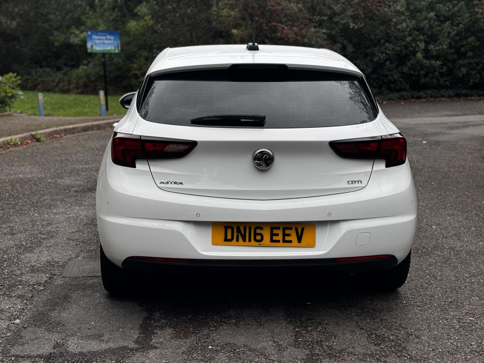 Vauxhall Astra 1.6 CDTi BlueInjection SRi Hatchback 5dr Diesel Manual Euro 6 (s/s) (136 ps)