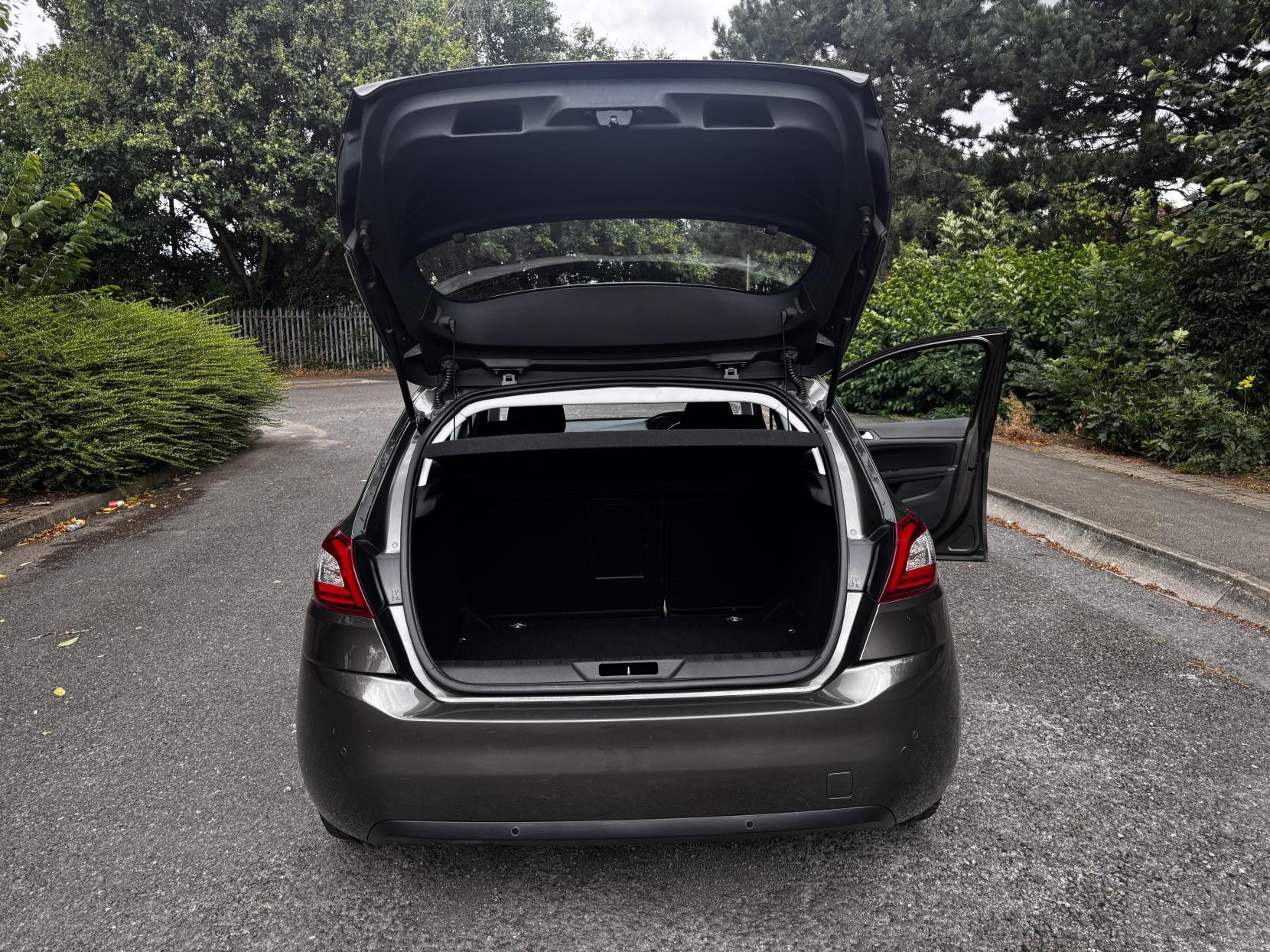 Peugeot 308 1.6 HDi Active Hatchback 5dr Diesel Manual Euro 5 (92 ps)
