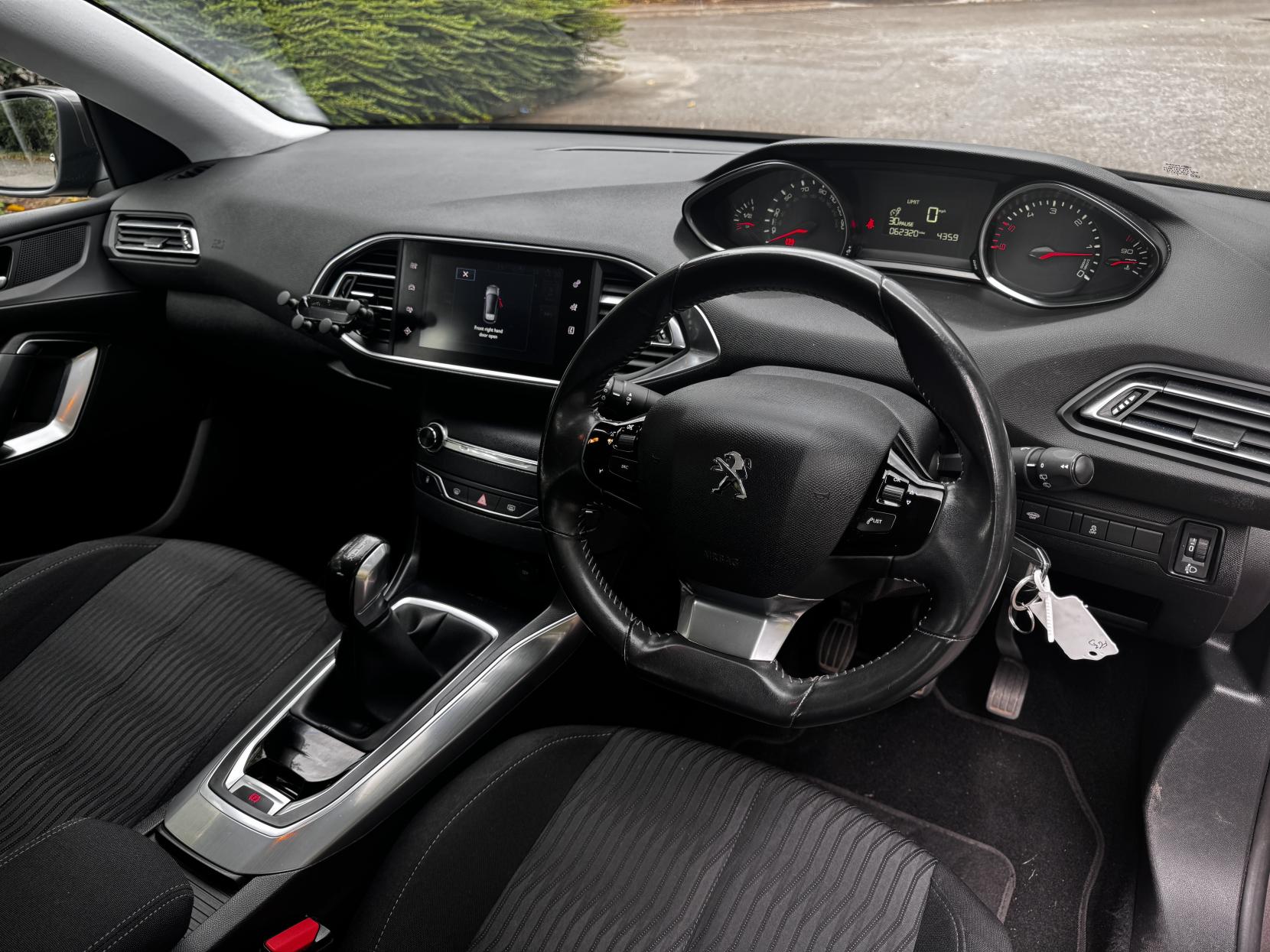 Peugeot 308 1.6 HDi Active Hatchback 5dr Diesel Manual Euro 5 (92 ps)
