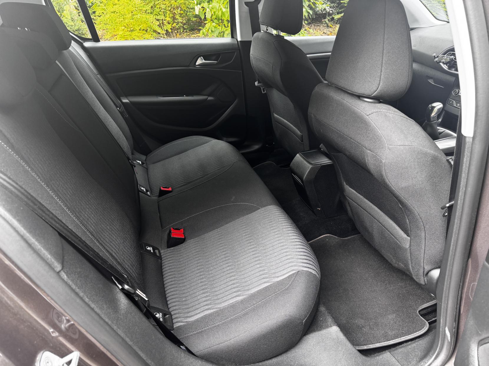 Peugeot 308 1.6 HDi Active Hatchback 5dr Diesel Manual Euro 5 (92 ps)