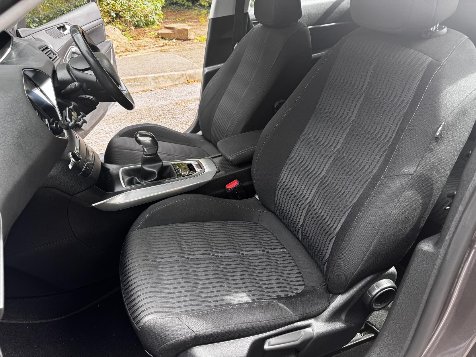 Peugeot 308 1.6 HDi Active Hatchback 5dr Diesel Manual Euro 5 (92 ps)