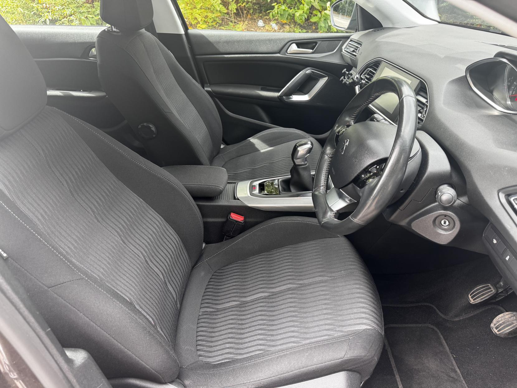 Peugeot 308 1.6 HDi Active Hatchback 5dr Diesel Manual Euro 5 (92 ps)