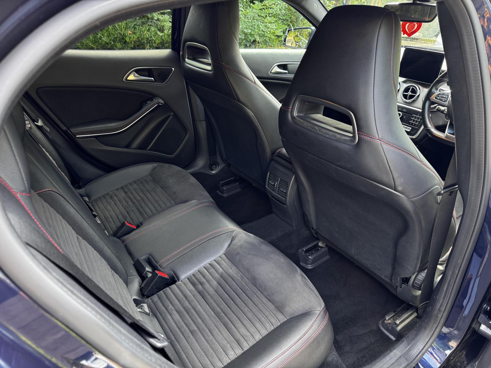 Mercedes-Benz GLA 2.1 GLA200d AMG Line SUV 5dr Diesel 7G-DCT Euro 6 (s/s) (136 ps)