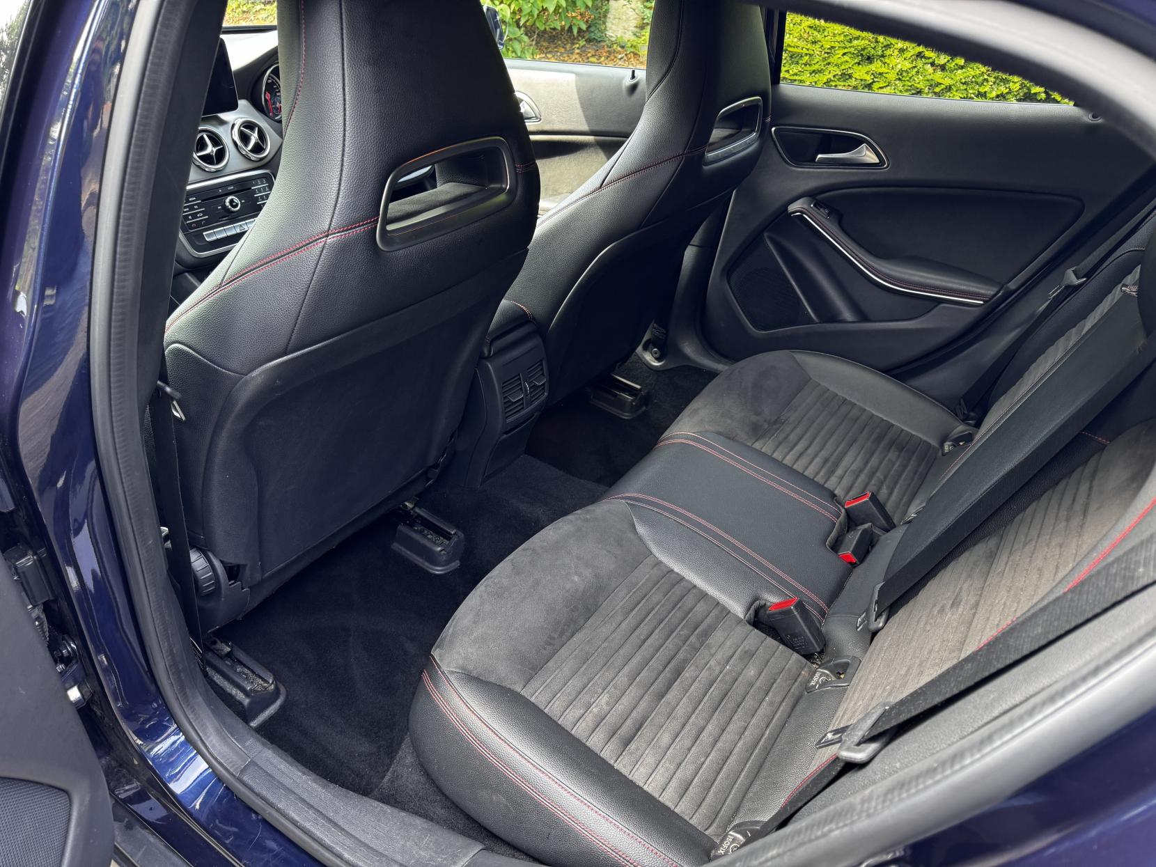 Mercedes-Benz GLA 2.1 GLA200d AMG Line SUV 5dr Diesel 7G-DCT Euro 6 (s/s) (136 ps)