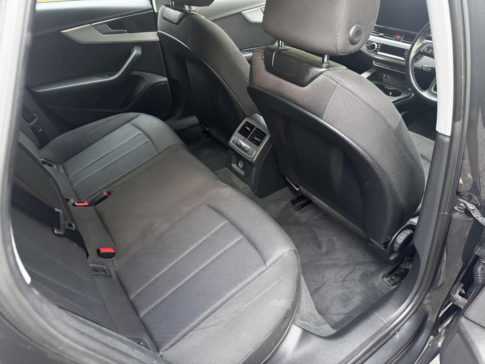 Audi A4 Avant 2.0 TDI 35 Technik Estate 5dr Diesel S Tronic Euro 6 (s/s) (163 ps)