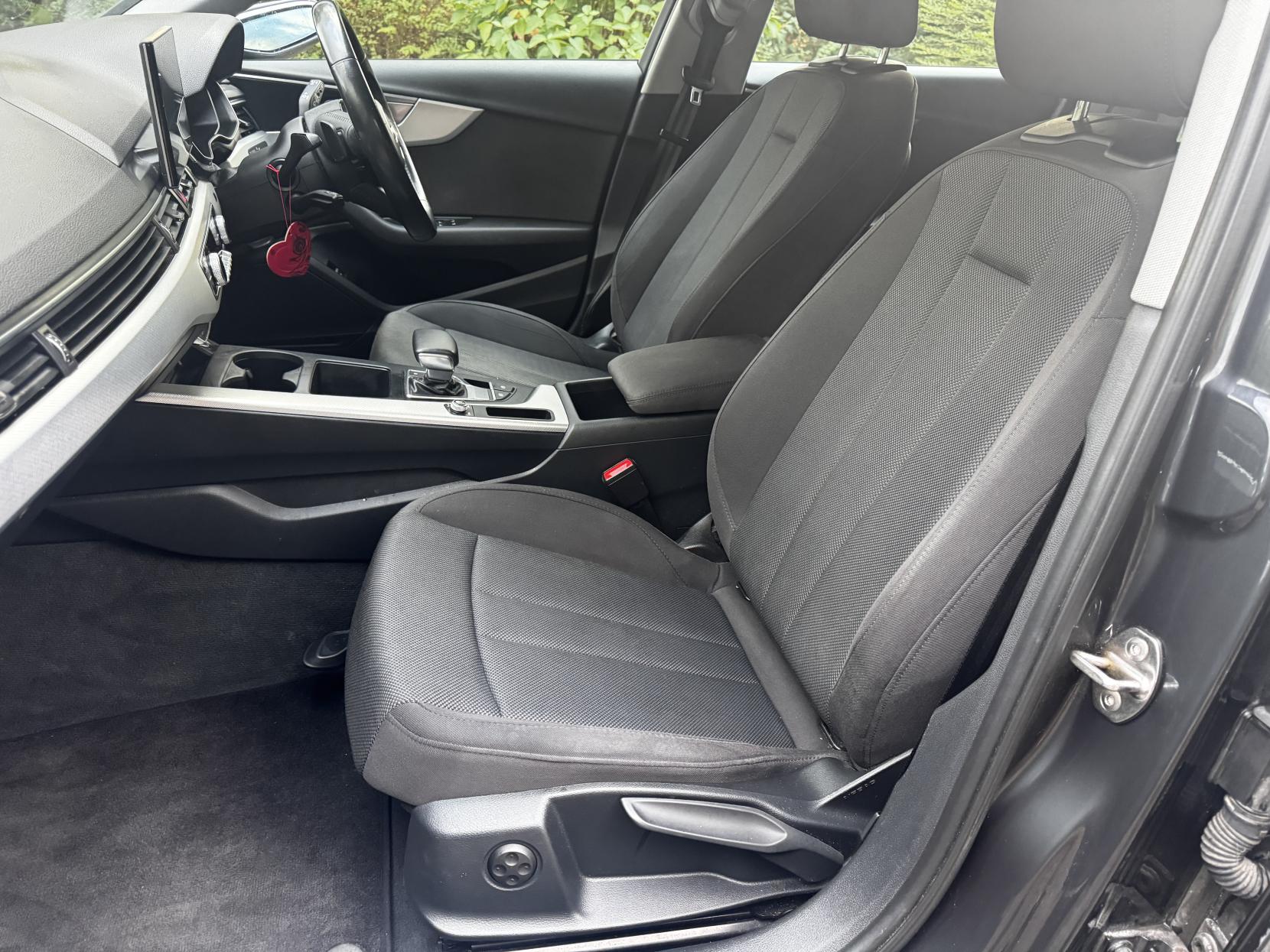 Audi A4 Avant 2.0 TDI 35 Technik Estate 5dr Diesel S Tronic Euro 6 (s/s) (163 ps)