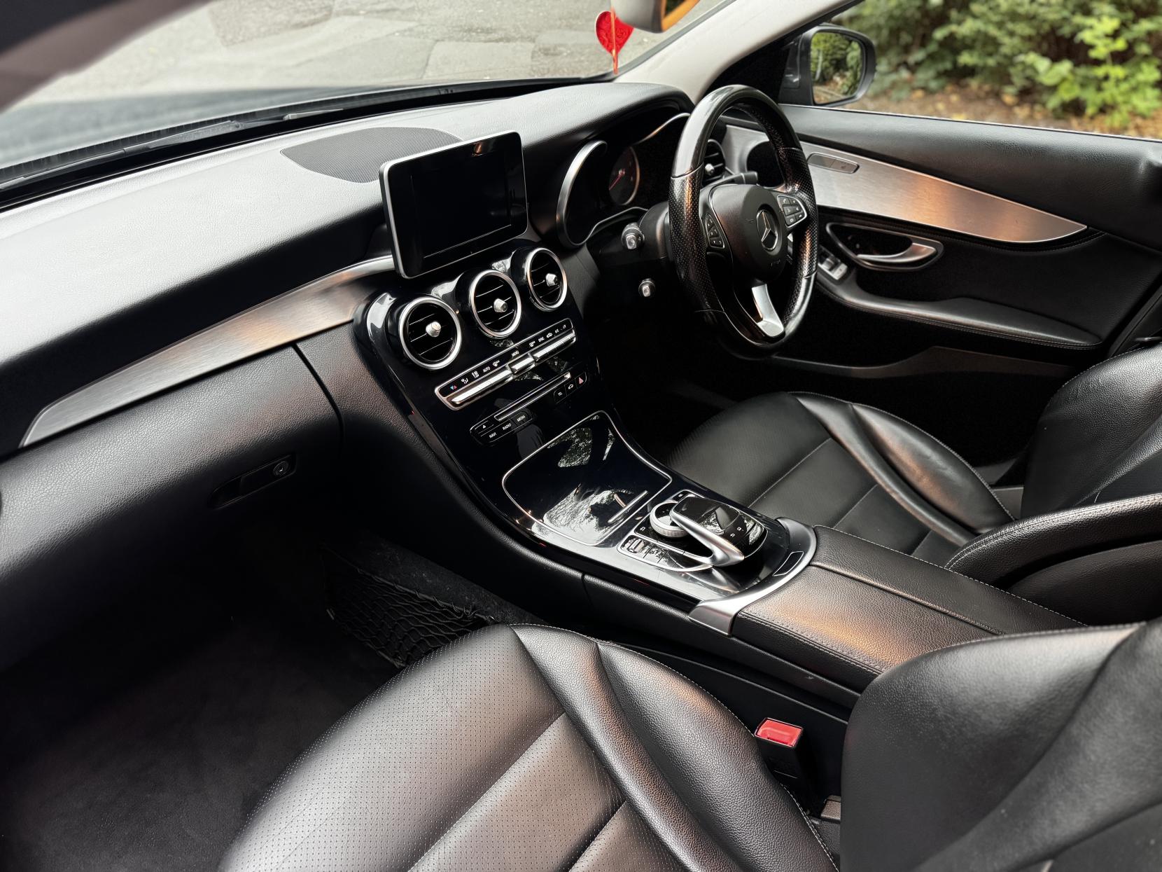 Mercedes-Benz C Class 2.1 C250 BlueTEC Sport Saloon 4dr Diesel G-Tronic+ Euro 6 (s/s) (204 ps)