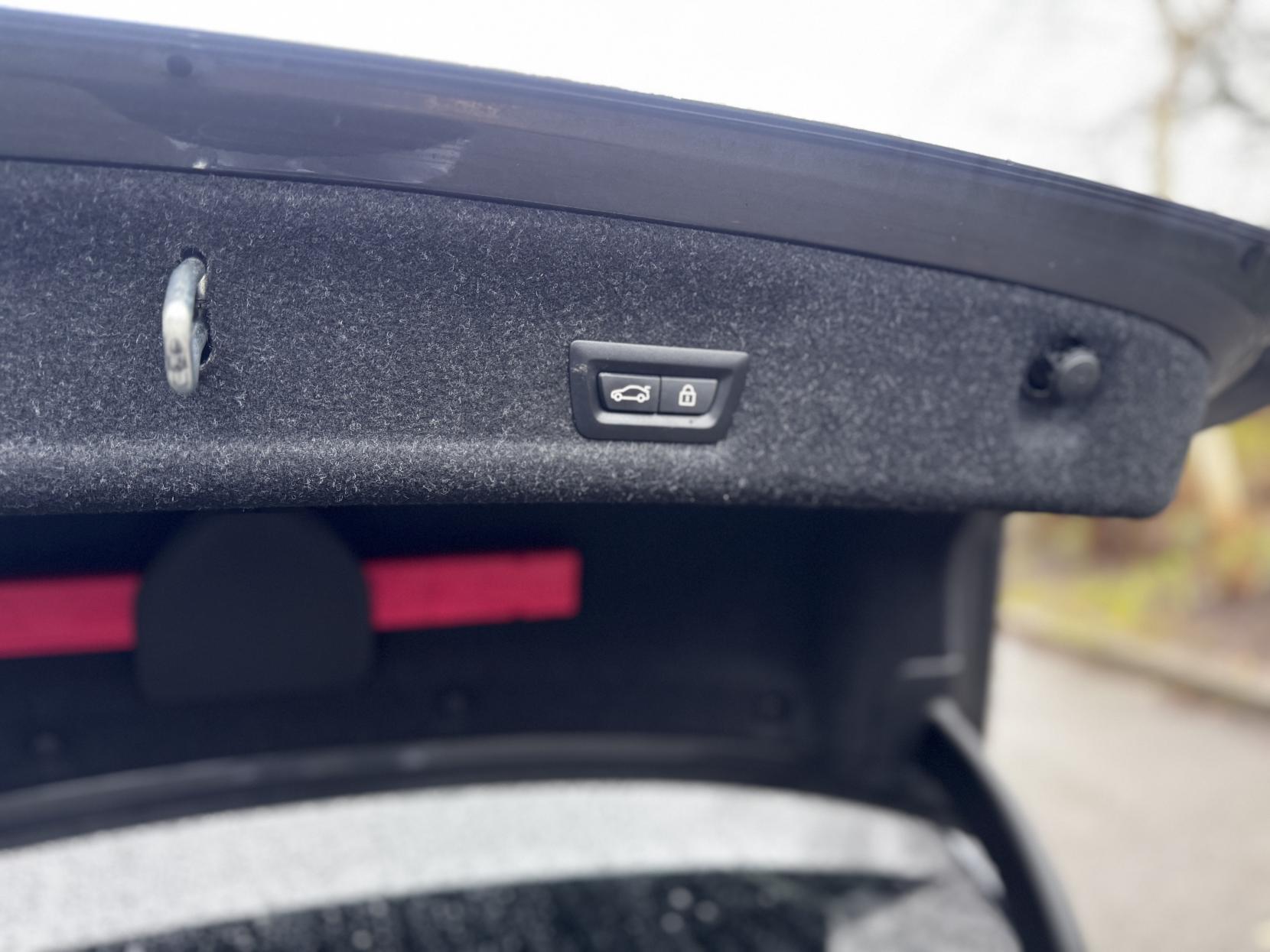 BMW 3 Series 2.0 330e 12kWh M Sport Saloon 4dr Petrol Plug-in Hybrid Auto Euro 6 (s/s) (292 ps)