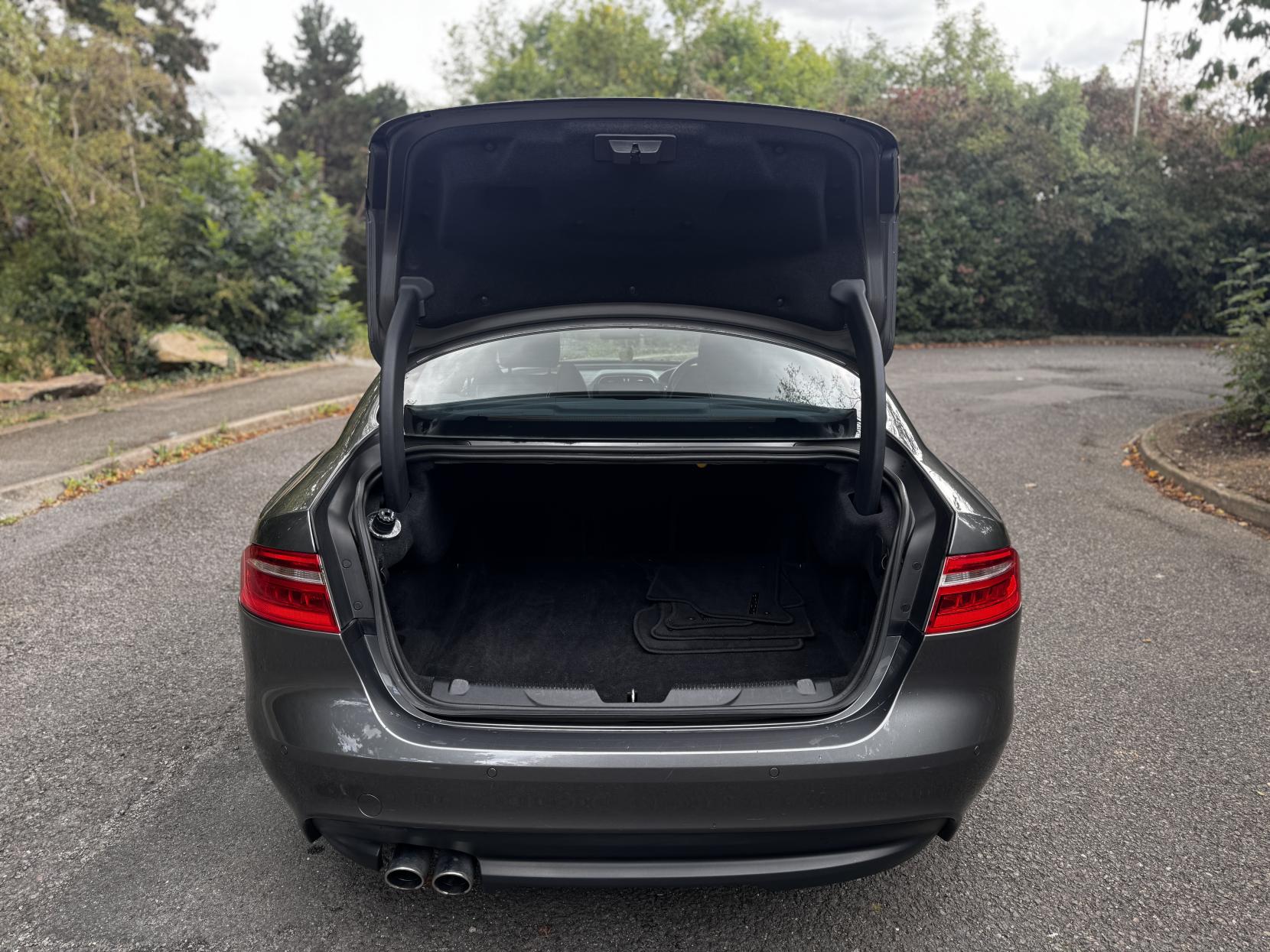 Jaguar XE 2.0d R-Sport Saloon 4dr Diesel Auto Euro 6 (s/s) (180 ps)