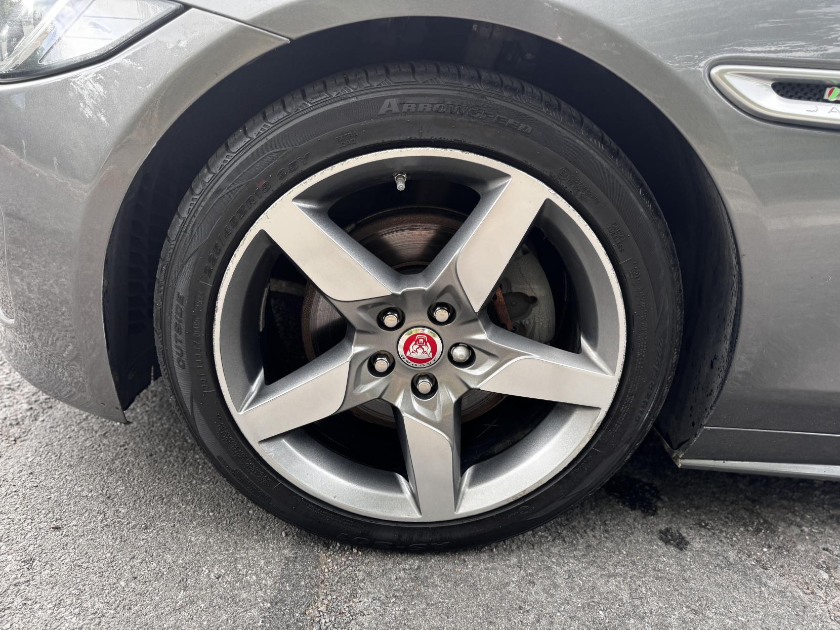 Jaguar XE 2.0d R-Sport Saloon 4dr Diesel Auto Euro 6 (s/s) (180 ps)