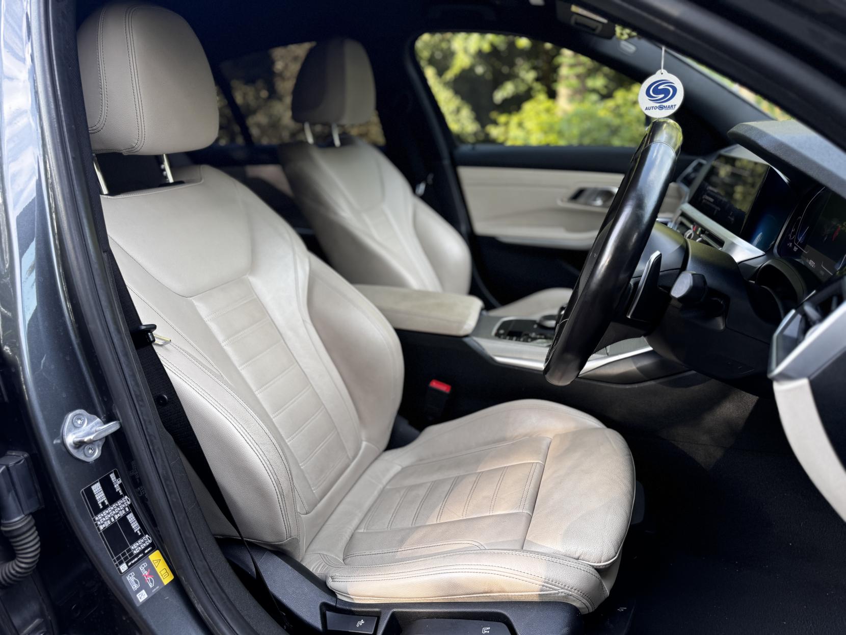BMW 3 Series 2.0 330e 12kWh M Sport Saloon 4dr Petrol Plug-in Hybrid Auto Euro 6 (s/s) (292 ps)