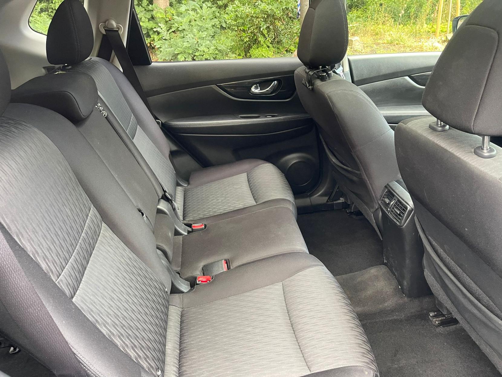 Nissan X-Trail 1.6 dCi N-Connecta SUV 5dr Diesel XTRON Euro 6 (s/s) (130 ps)