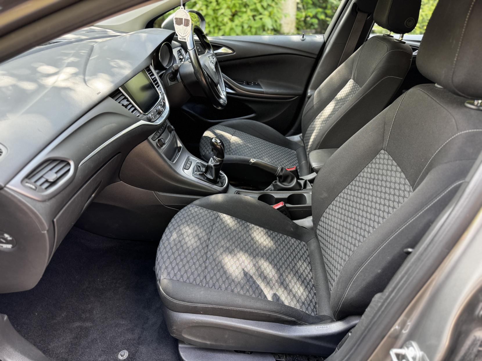 Vauxhall Astra 1.6 CDTi ecoFLEX Tech Line Sports Tourer 5dr Diesel Manual Euro 6 (s/s) (110 ps)