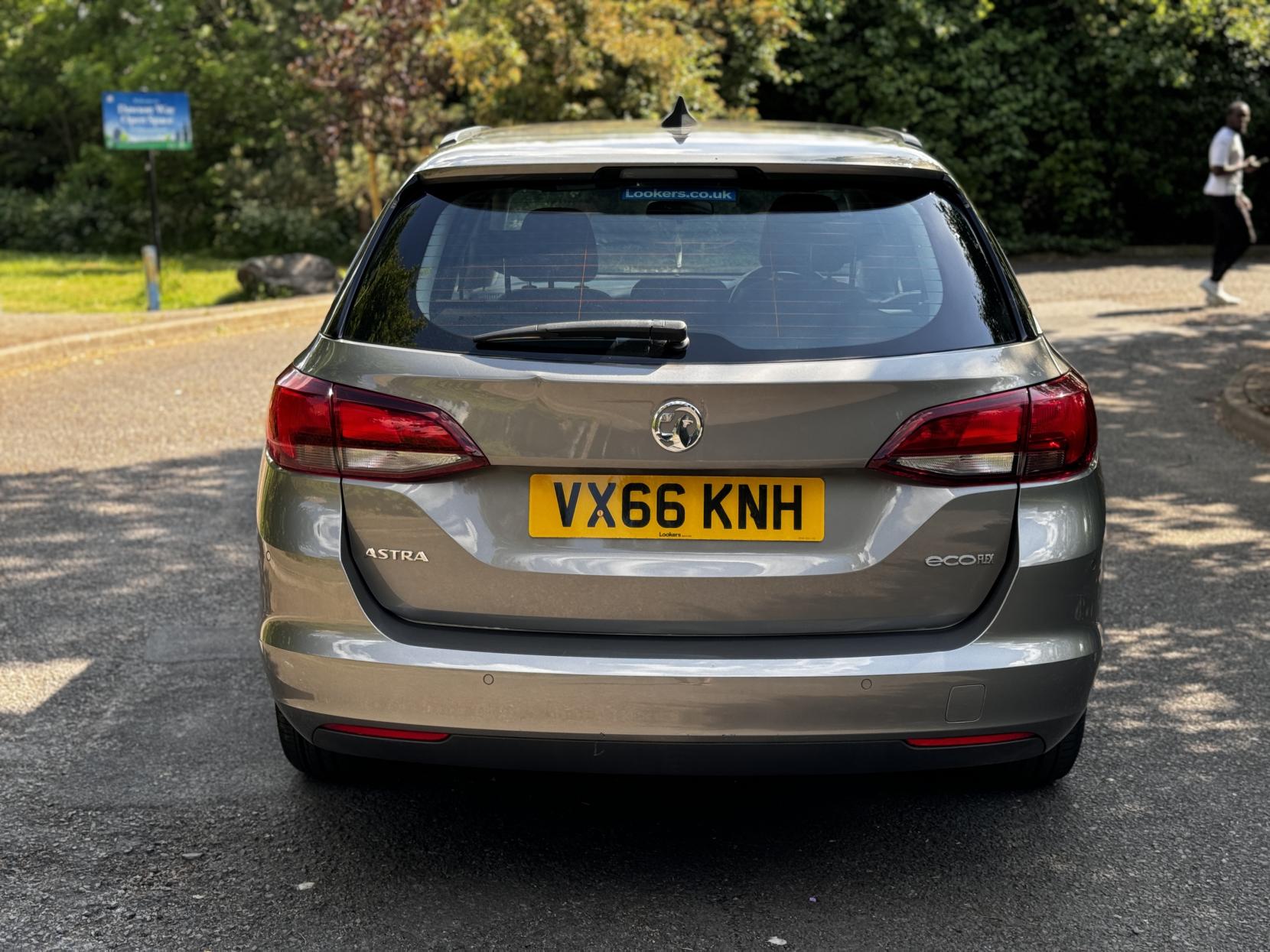 Vauxhall Astra 1.6 CDTi ecoFLEX Tech Line Sports Tourer 5dr Diesel Manual Euro 6 (s/s) (110 ps)