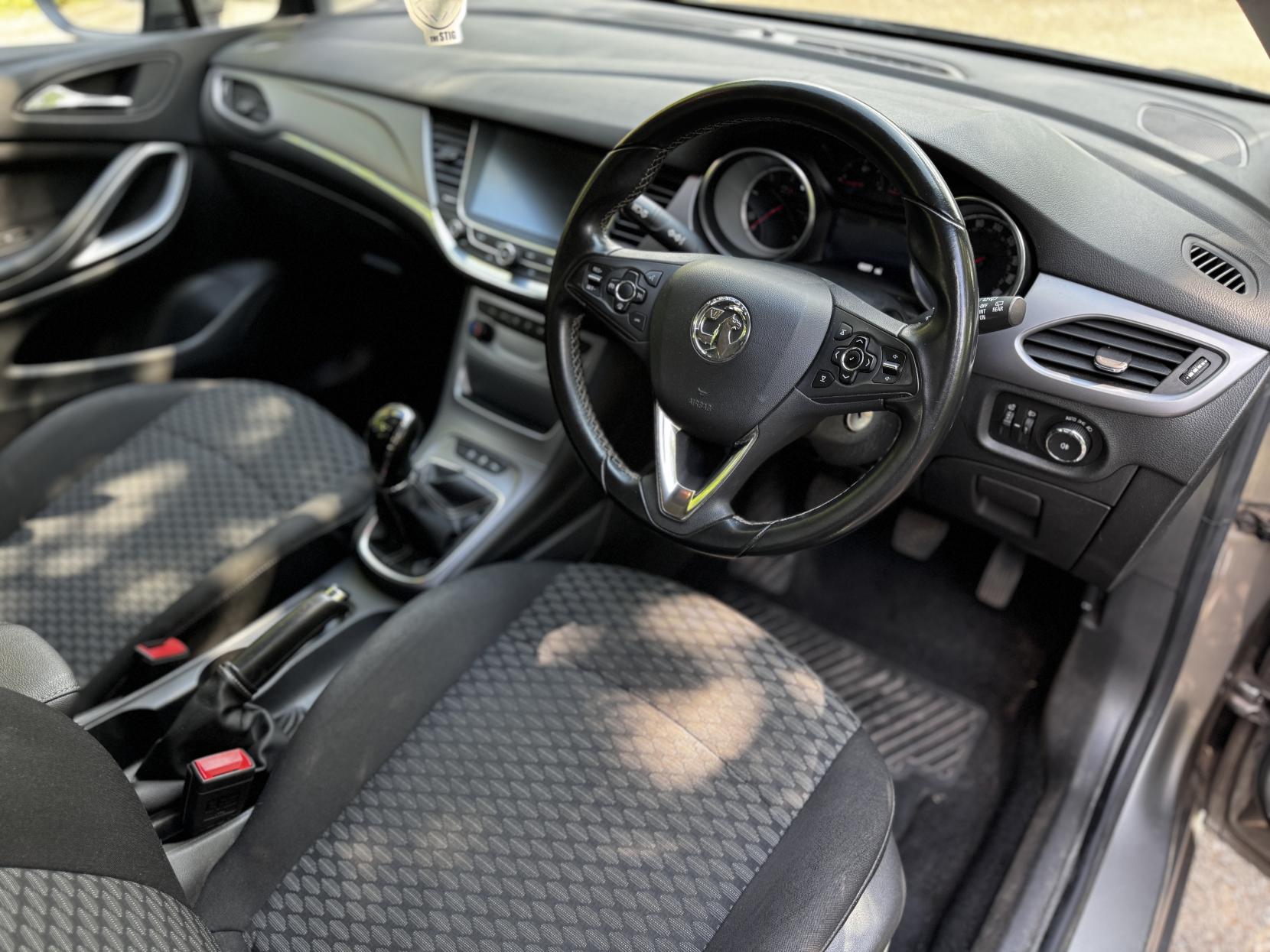 Vauxhall Astra 1.6 CDTi ecoFLEX Tech Line Sports Tourer 5dr Diesel Manual Euro 6 (s/s) (110 ps)