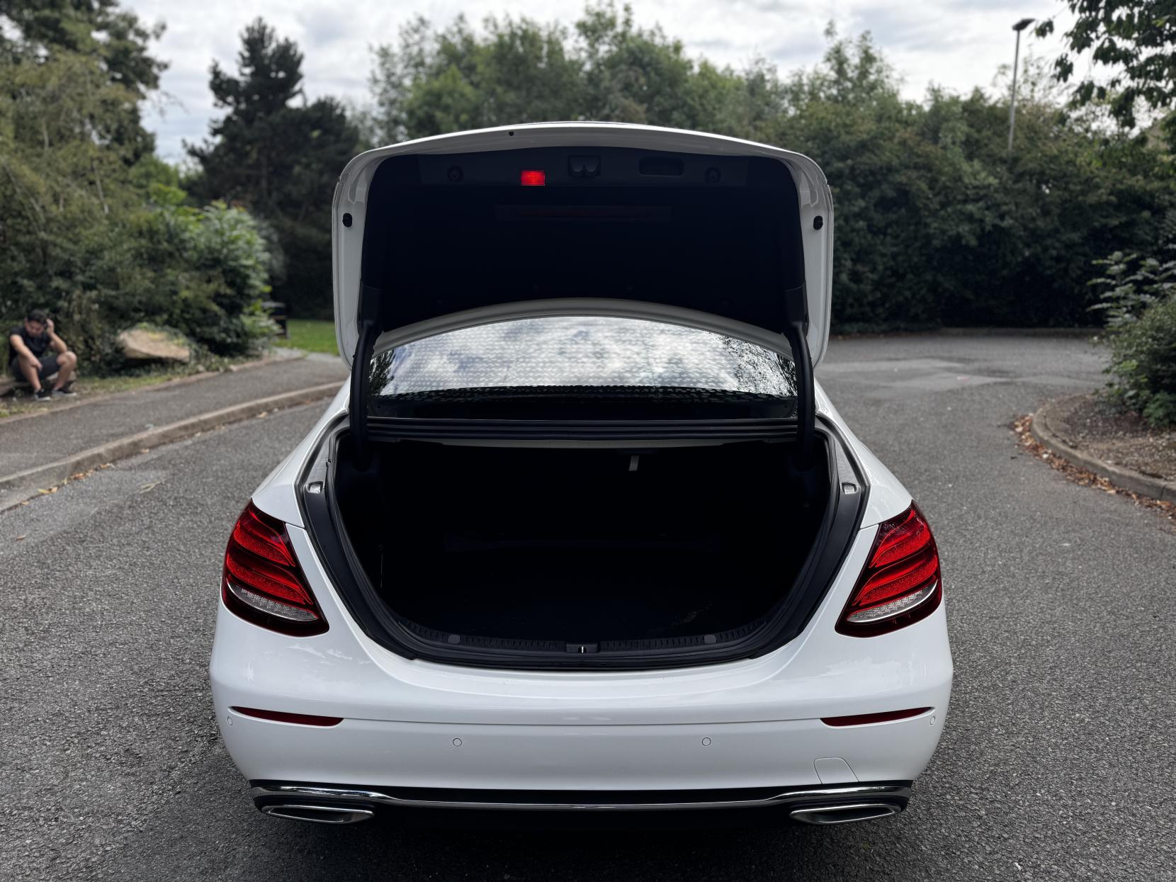Mercedes-Benz E Class 2.0 E220d SE Saloon 4dr Diesel G-Tronic+ Euro 6 (s/s) (194 ps)