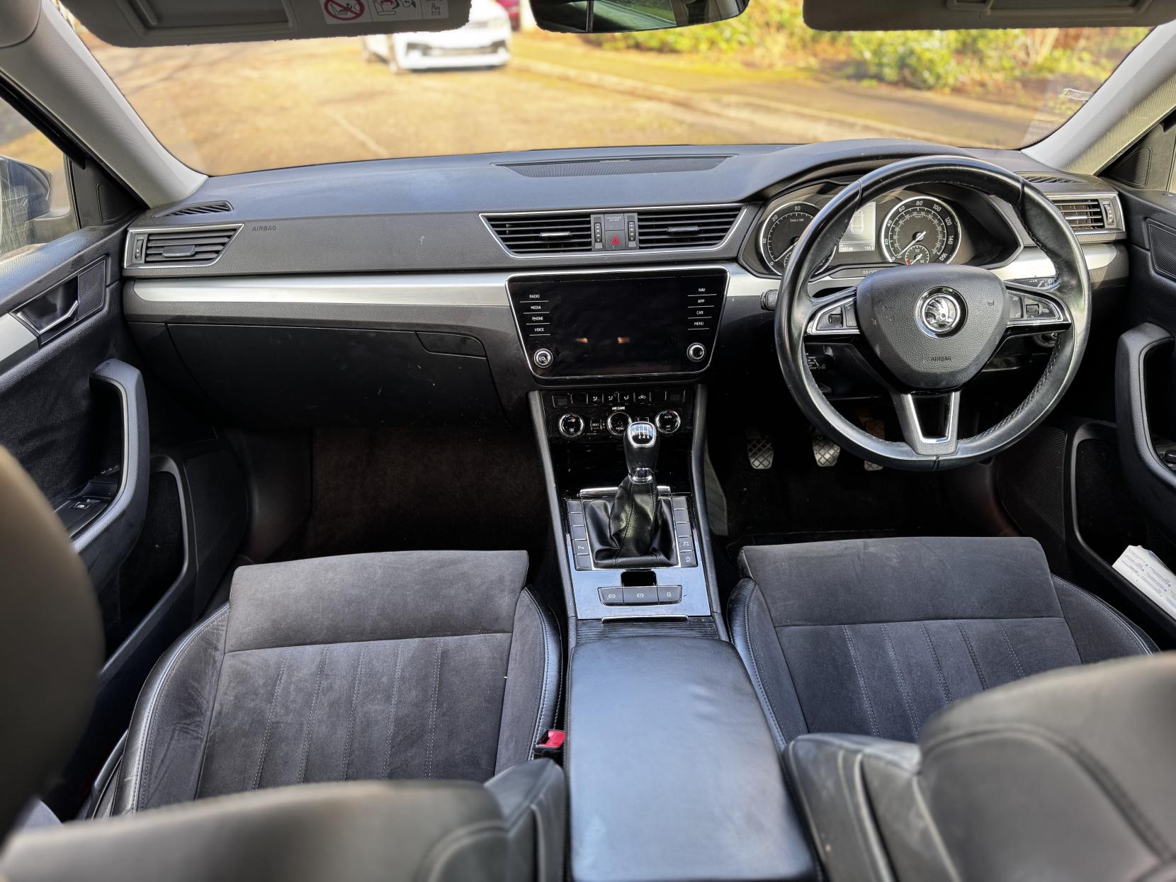 Skoda Superb 2.0 TDI SE Technology Estate 5dr Diesel Manual Euro 6 (s/s) (150 ps)