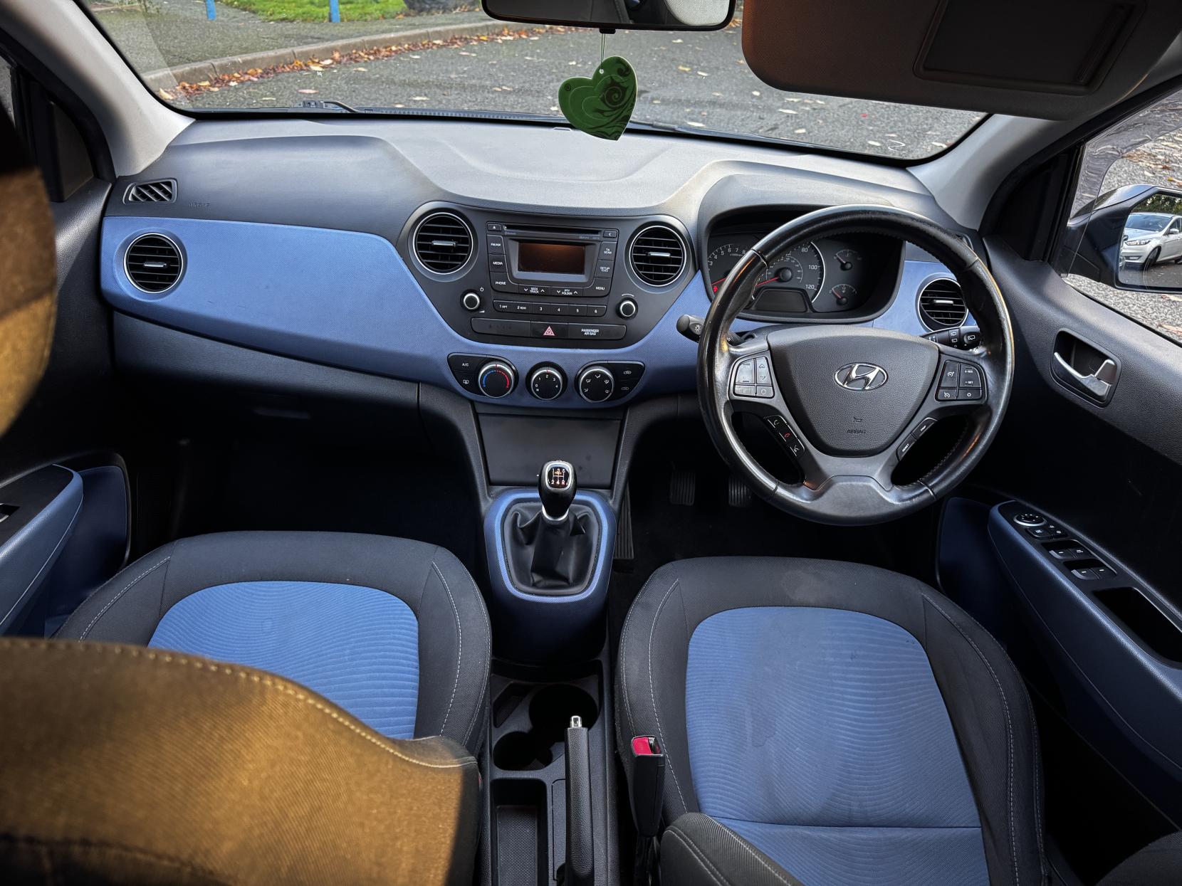Hyundai i10 1.0 Premium Hatchback 5dr Petrol Manual Euro 5 (66 ps)
