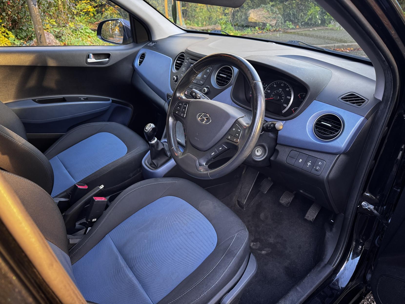 Hyundai i10 1.0 Premium Hatchback 5dr Petrol Manual Euro 5 (66 ps)