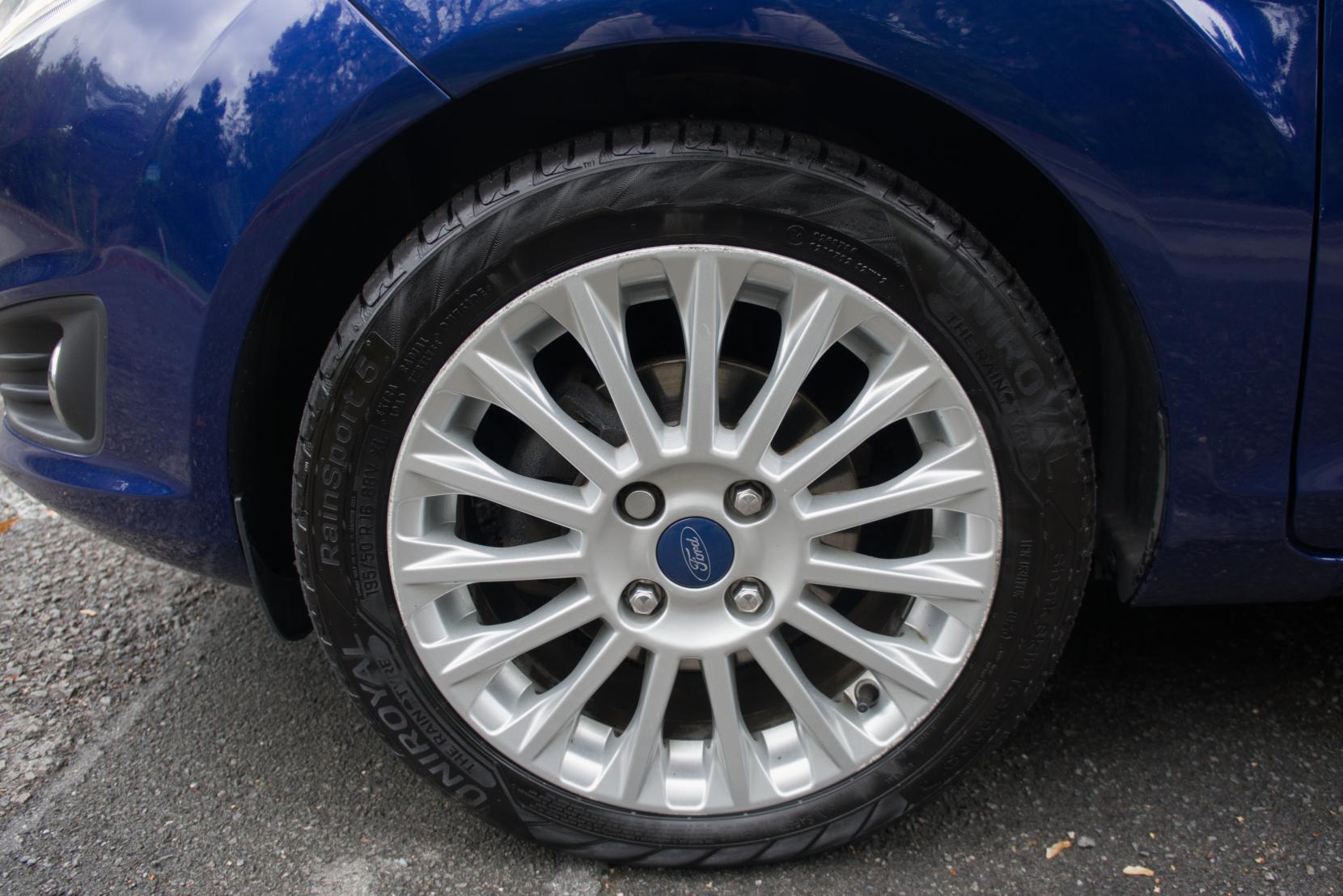 Ford Fiesta 1.0T EcoBoost Titanium Hatchback 5dr Petrol Manual Euro 5 (s/s) (100 ps)