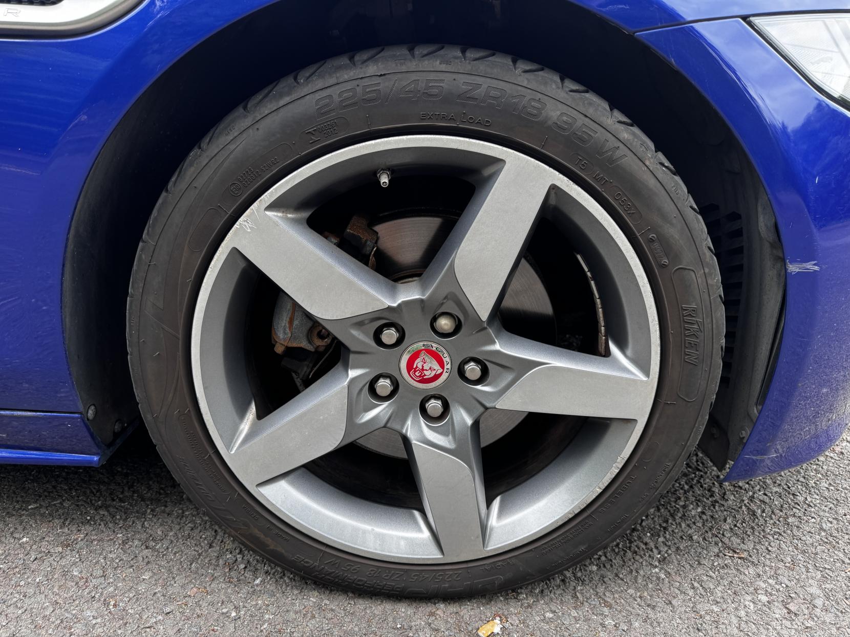 Jaguar XE 2.0d R-Sport Saloon 4dr Diesel Auto Euro 6 (s/s) (180 ps)