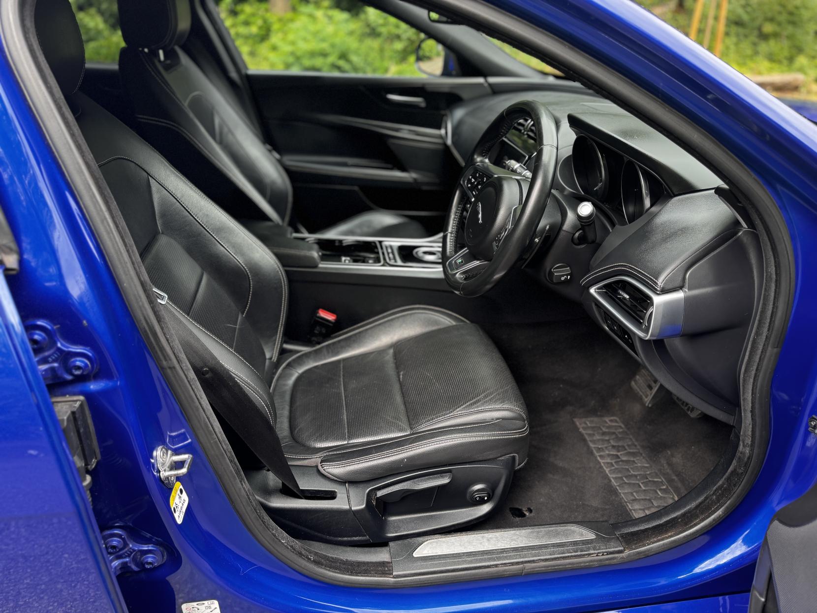Jaguar XE 2.0d R-Sport Saloon 4dr Diesel Auto Euro 6 (s/s) (180 ps)