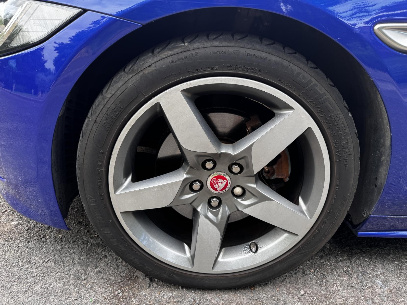 Jaguar XE 2.0d R-Sport Saloon 4dr Diesel Auto Euro 6 (s/s) (180 ps)
