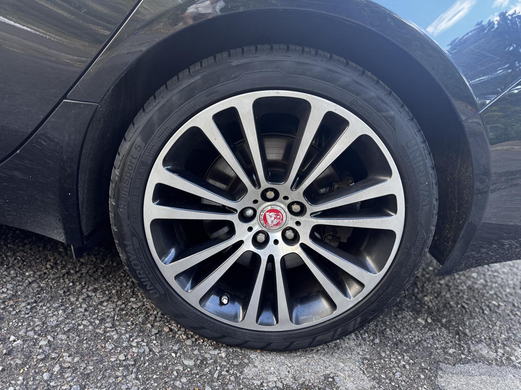 Jaguar XF 2.0d Portfolio Saloon 4dr Diesel Auto Euro 6 (s/s) (180 ps)