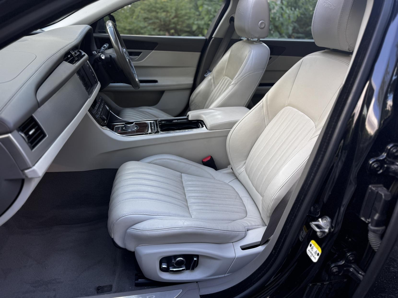 Jaguar XF 2.0d Portfolio Saloon 4dr Diesel Auto Euro 6 (s/s) (180 ps)
