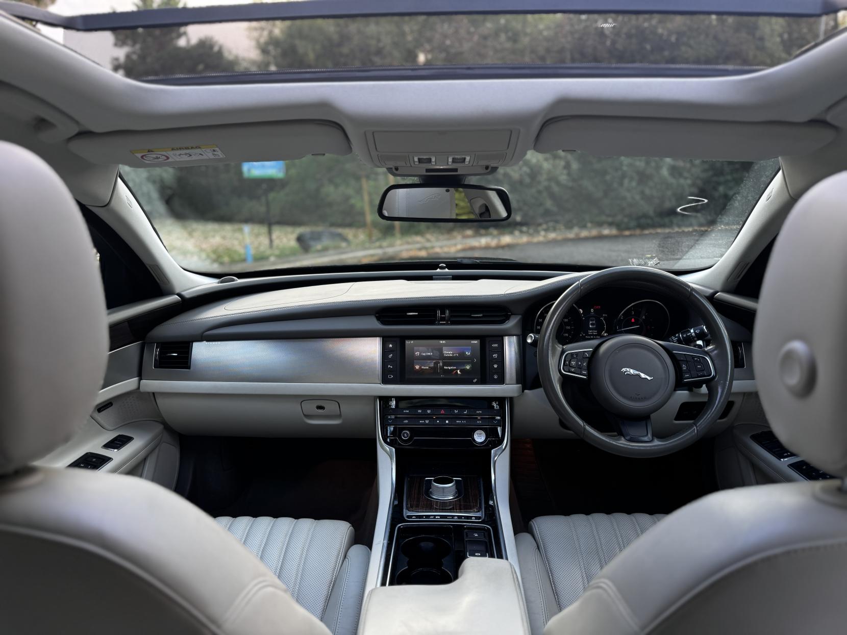 Jaguar XF 2.0d Portfolio Saloon 4dr Diesel Auto Euro 6 (s/s) (180 ps)