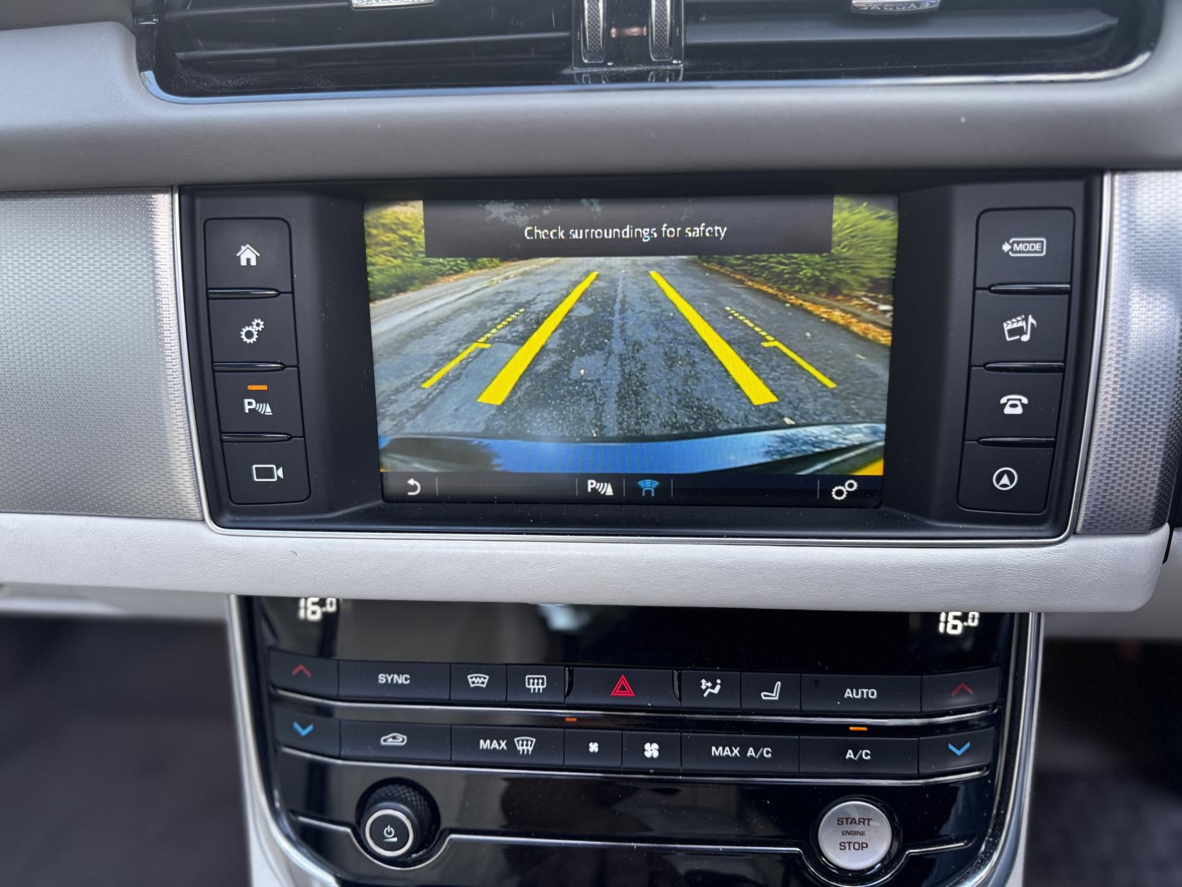 Jaguar XF 2.0d Portfolio Saloon 4dr Diesel Auto Euro 6 (s/s) (180 ps)