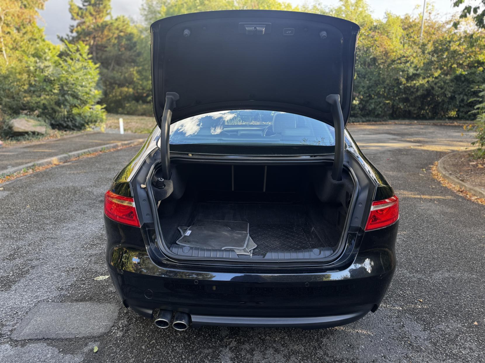 Jaguar XF 2.0d Portfolio Saloon 4dr Diesel Auto Euro 6 (s/s) (180 ps)