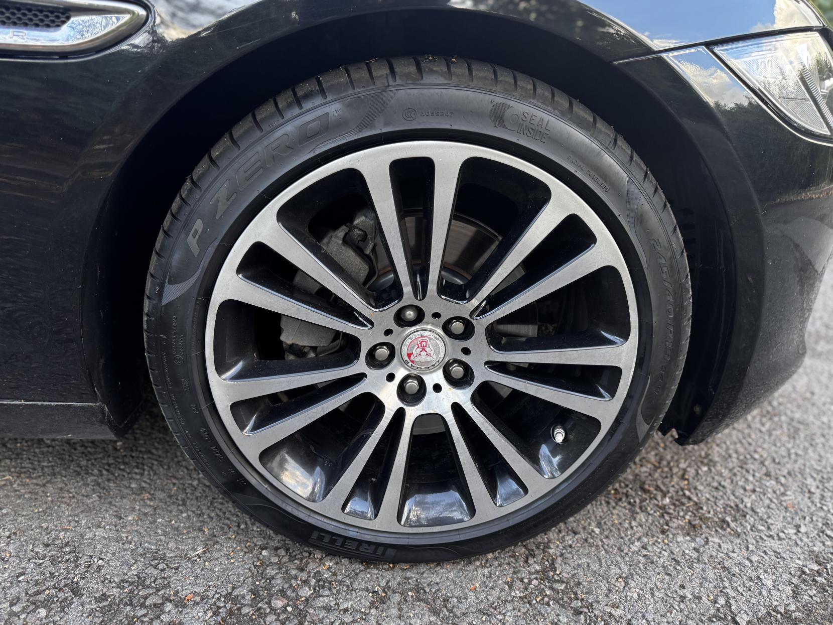 Jaguar XF 2.0d Portfolio Saloon 4dr Diesel Auto Euro 6 (s/s) (180 ps)