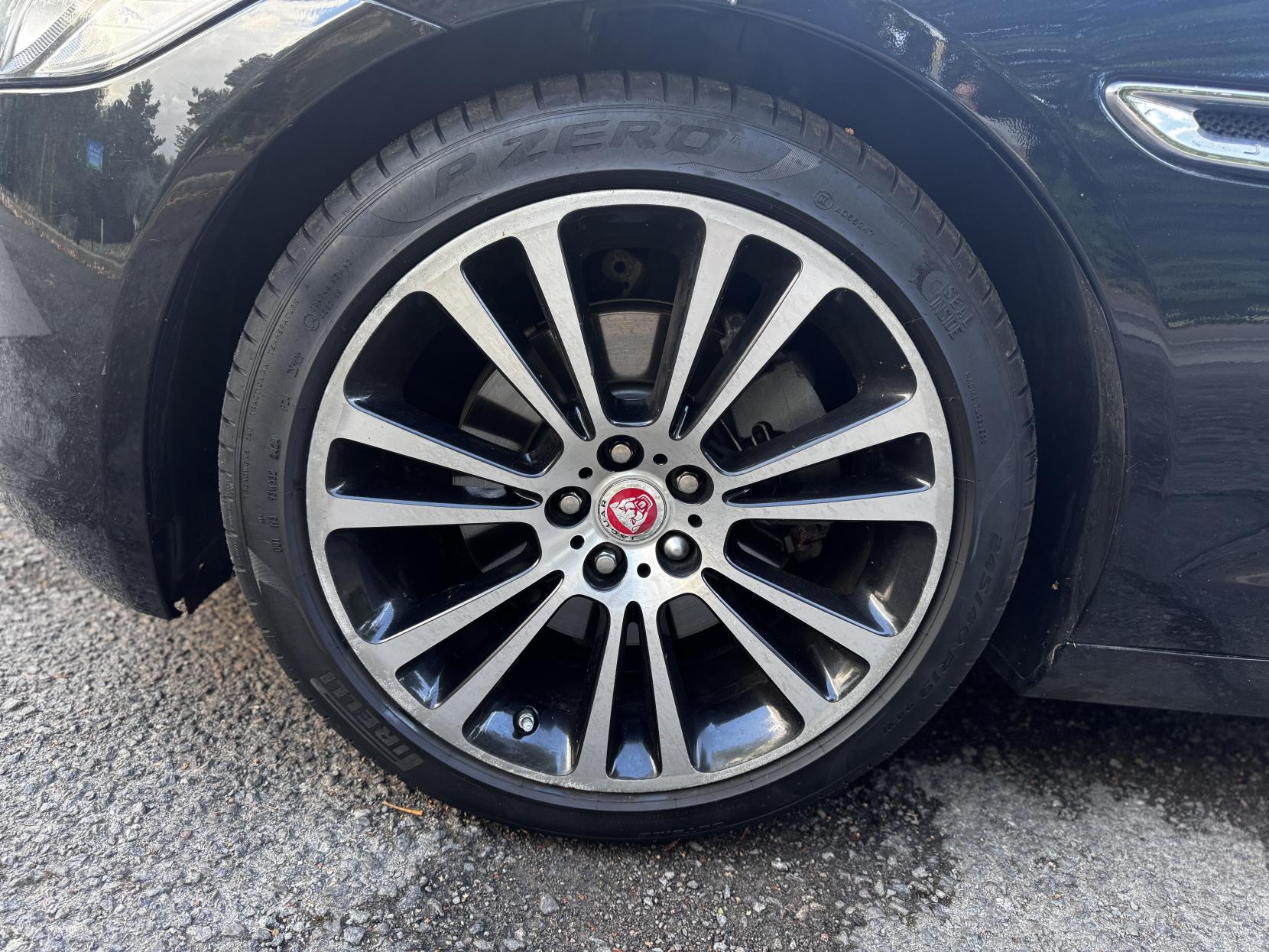 Jaguar XF 2.0d Portfolio Saloon 4dr Diesel Auto Euro 6 (s/s) (180 ps)