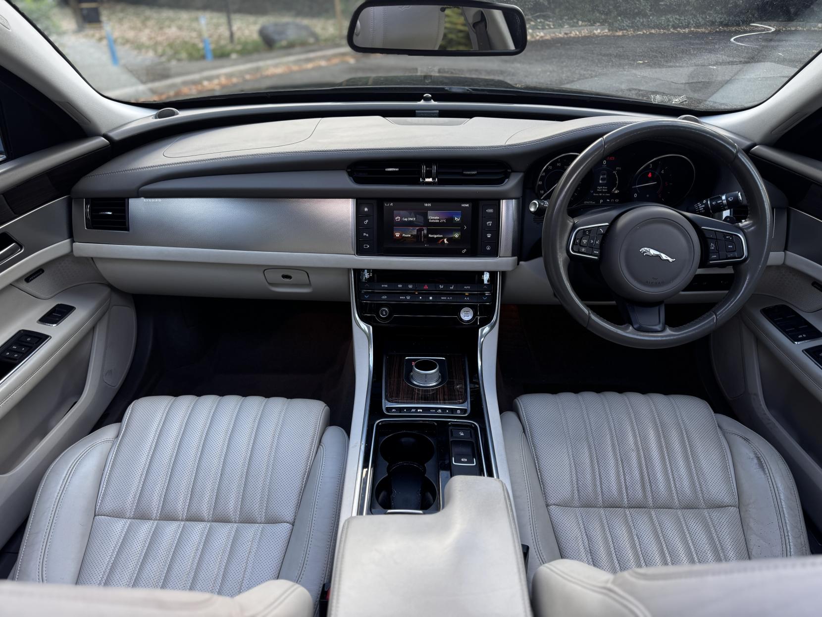 Jaguar XF 2.0d Portfolio Saloon 4dr Diesel Auto Euro 6 (s/s) (180 ps)