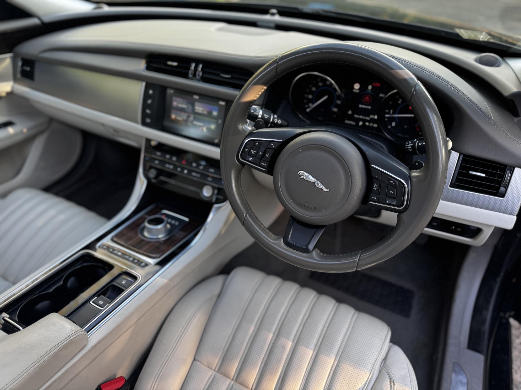 Jaguar XF 2.0d Portfolio Saloon 4dr Diesel Auto Euro 6 (s/s) (180 ps)
