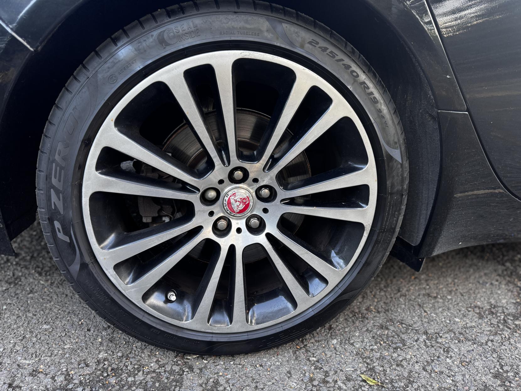Jaguar XF 2.0d Portfolio Saloon 4dr Diesel Auto Euro 6 (s/s) (180 ps)