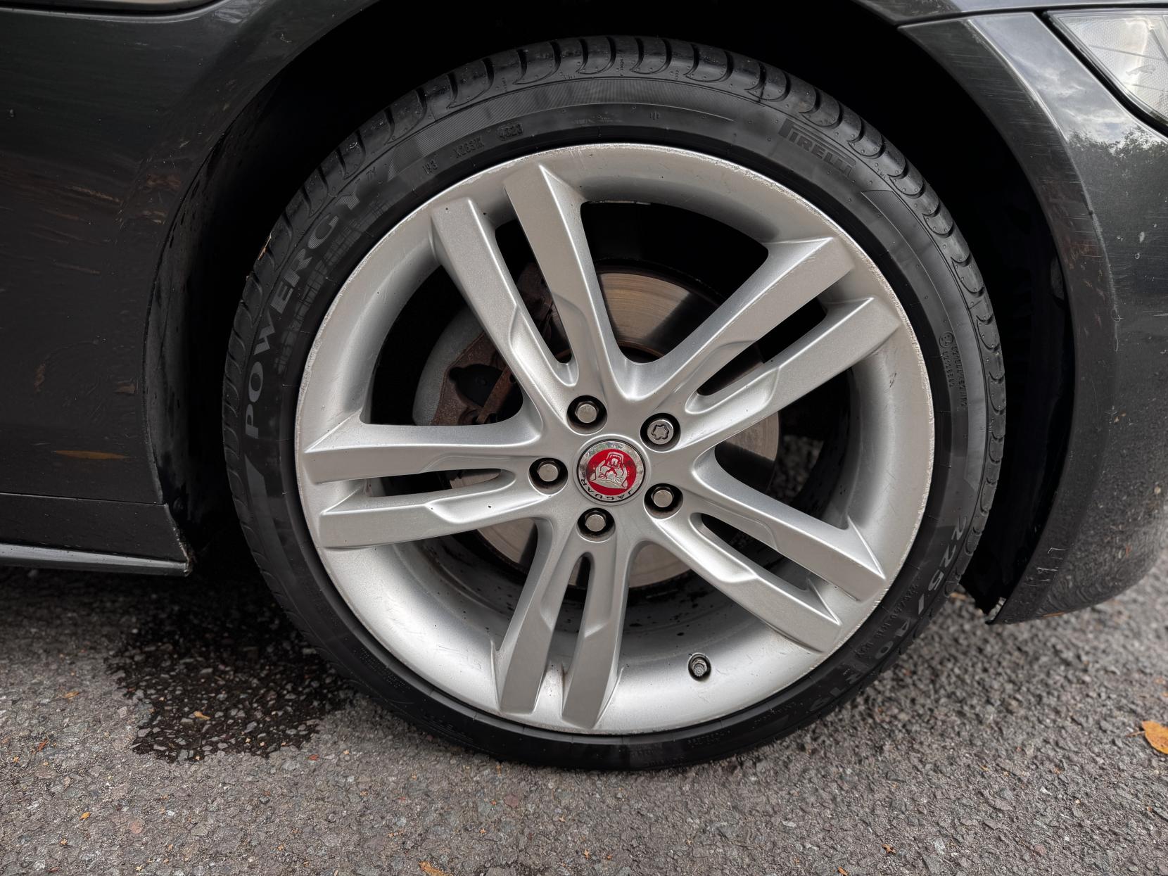 Jaguar XE 2.0d R-Sport Saloon 4dr Diesel Auto Euro 6 (s/s) (180 ps)